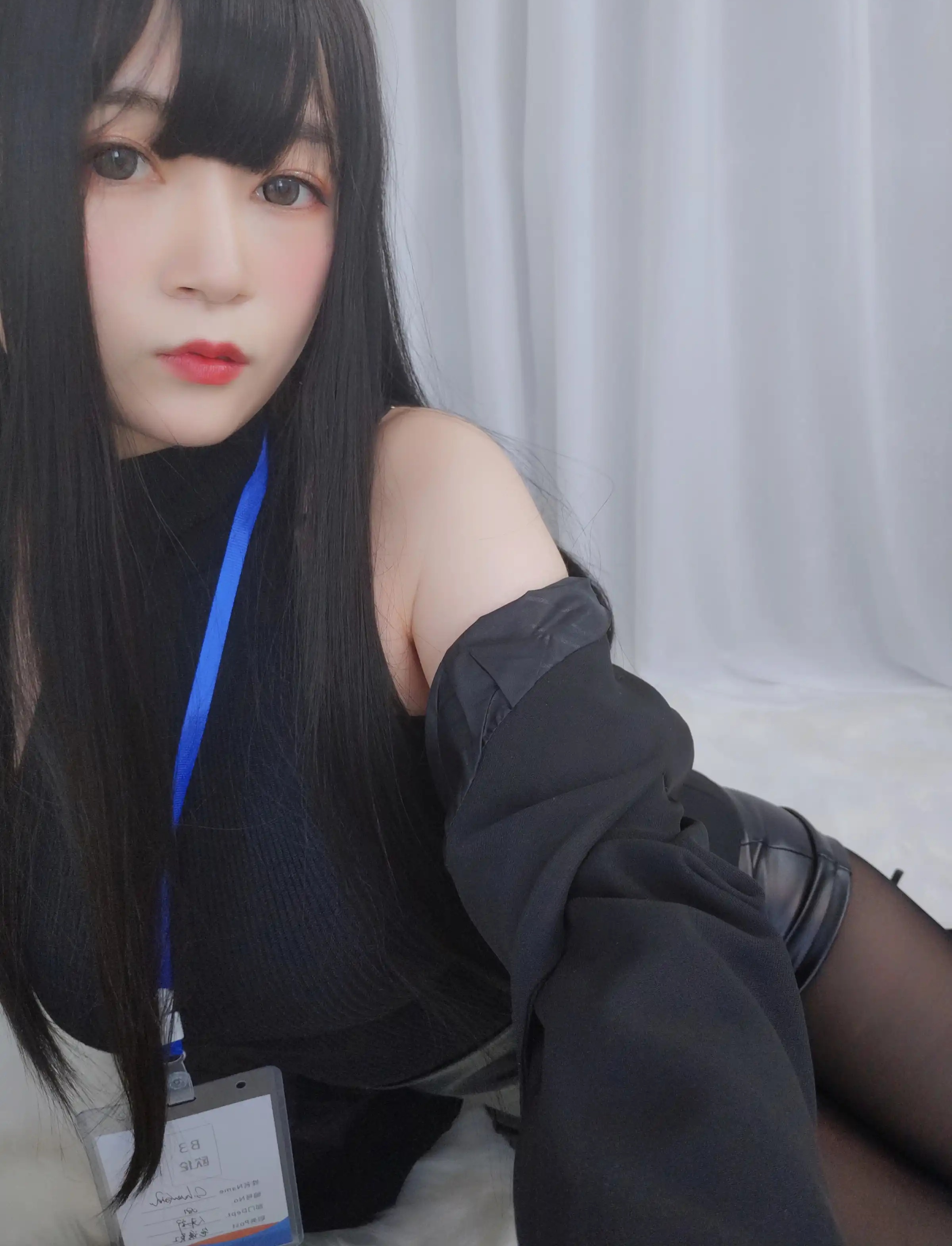 台湾Coser美女白银81-029 - 职场新人 主题写真 [118P]Xiuren秀人写真高清美女套图写真下载-看套图看套图