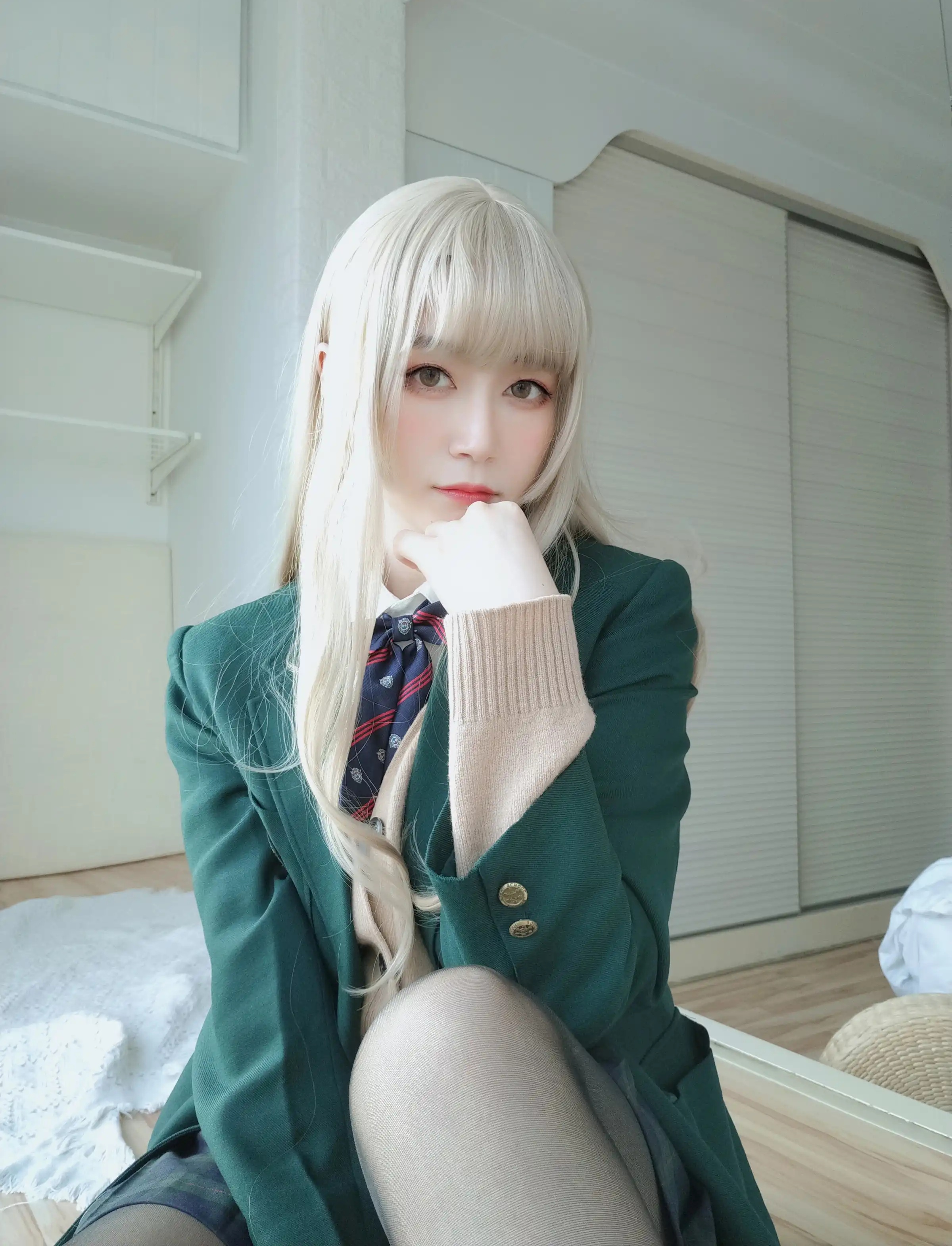 台湾Coser美女白银81-056 - 灰色空间 主题写真 [91P]Xiuren秀人写真高清美女套图写真下载-看套图看套图