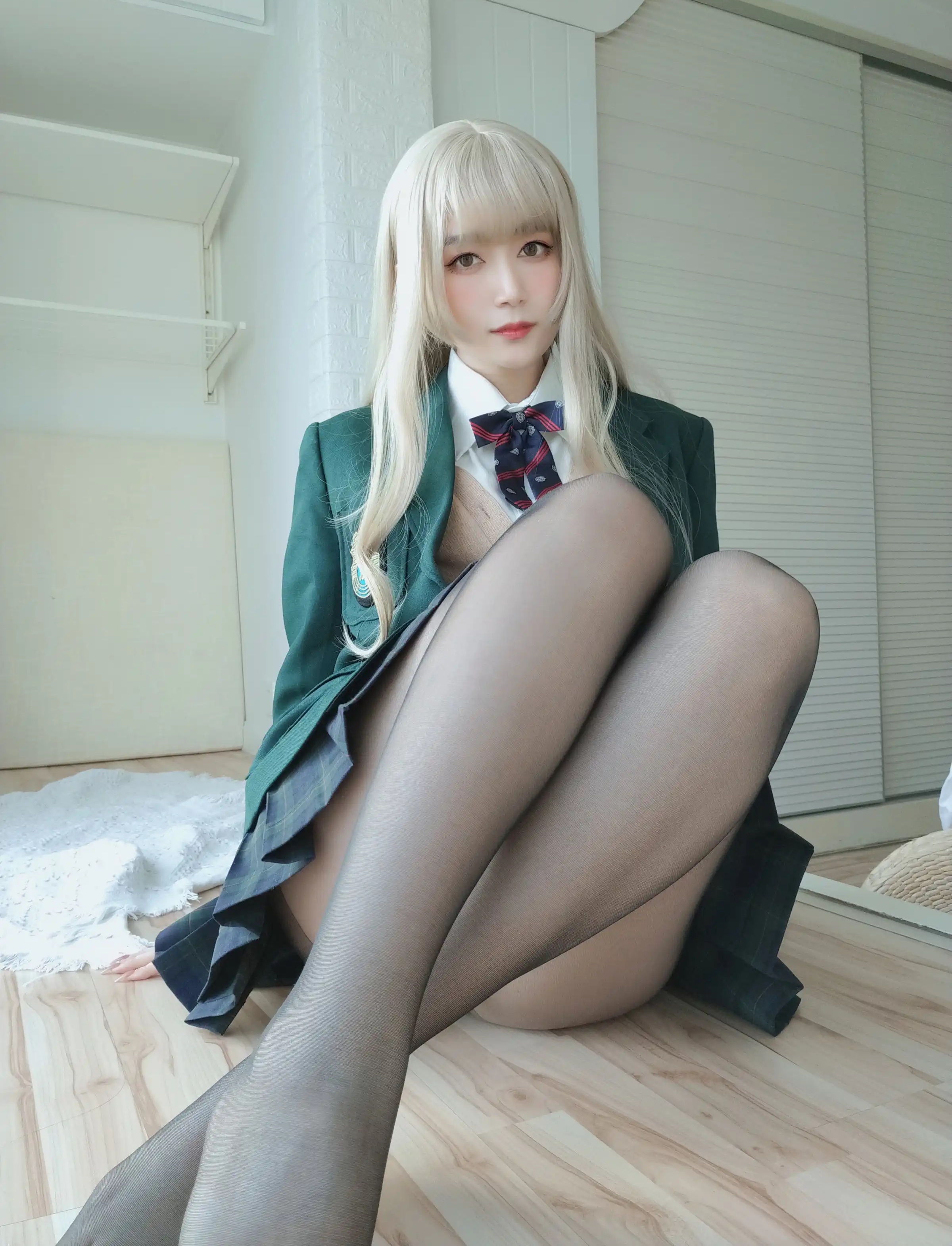 台湾Coser美女白银81-056 - 灰色空间 主题写真 [91P]Xiuren秀人写真高清美女套图写真下载-看套图看套图