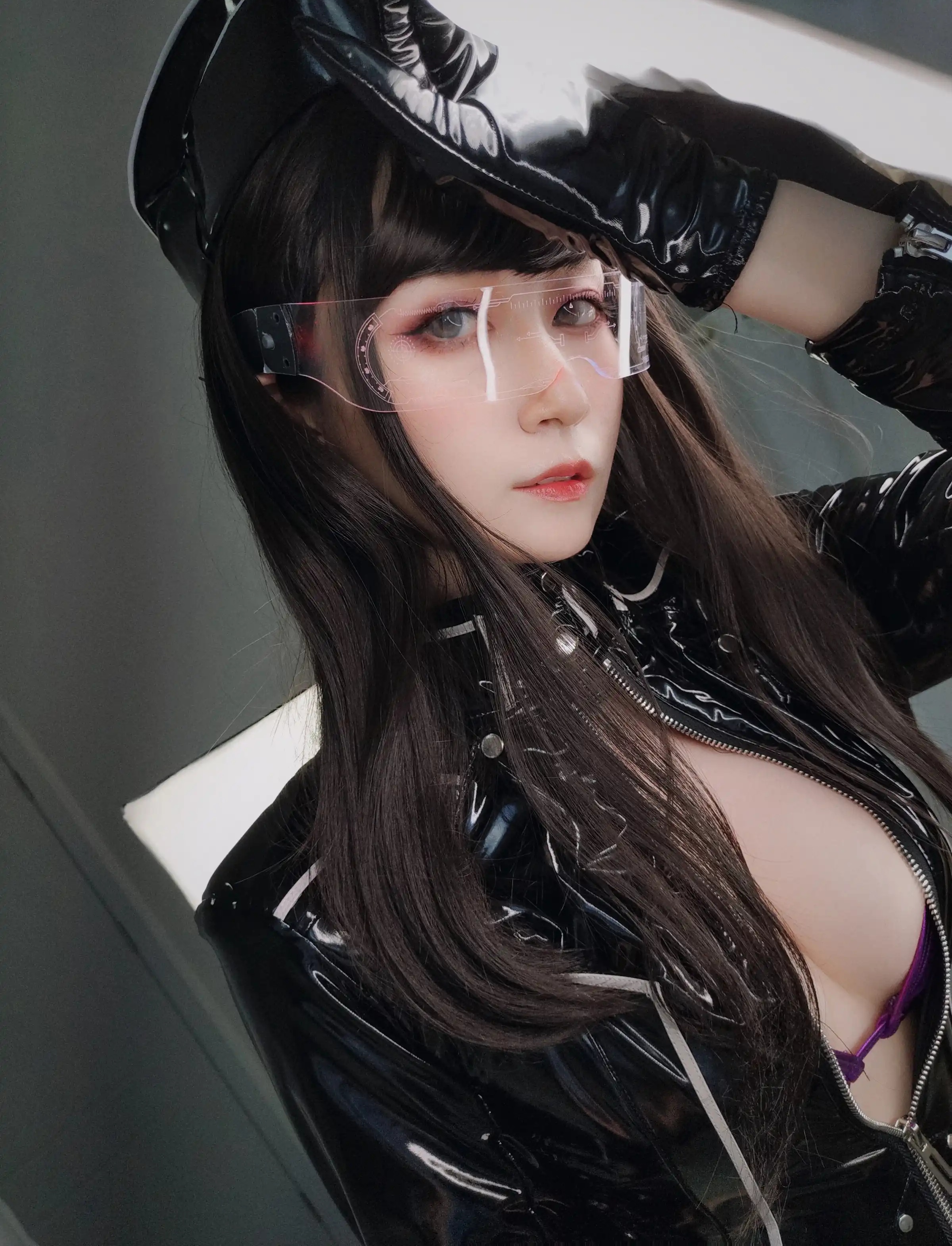 台湾Coser美女白银81-048 - 通讯官 主题写真 [147P]Xiuren秀人写真高清美女套图写真下载-看套图看套图
