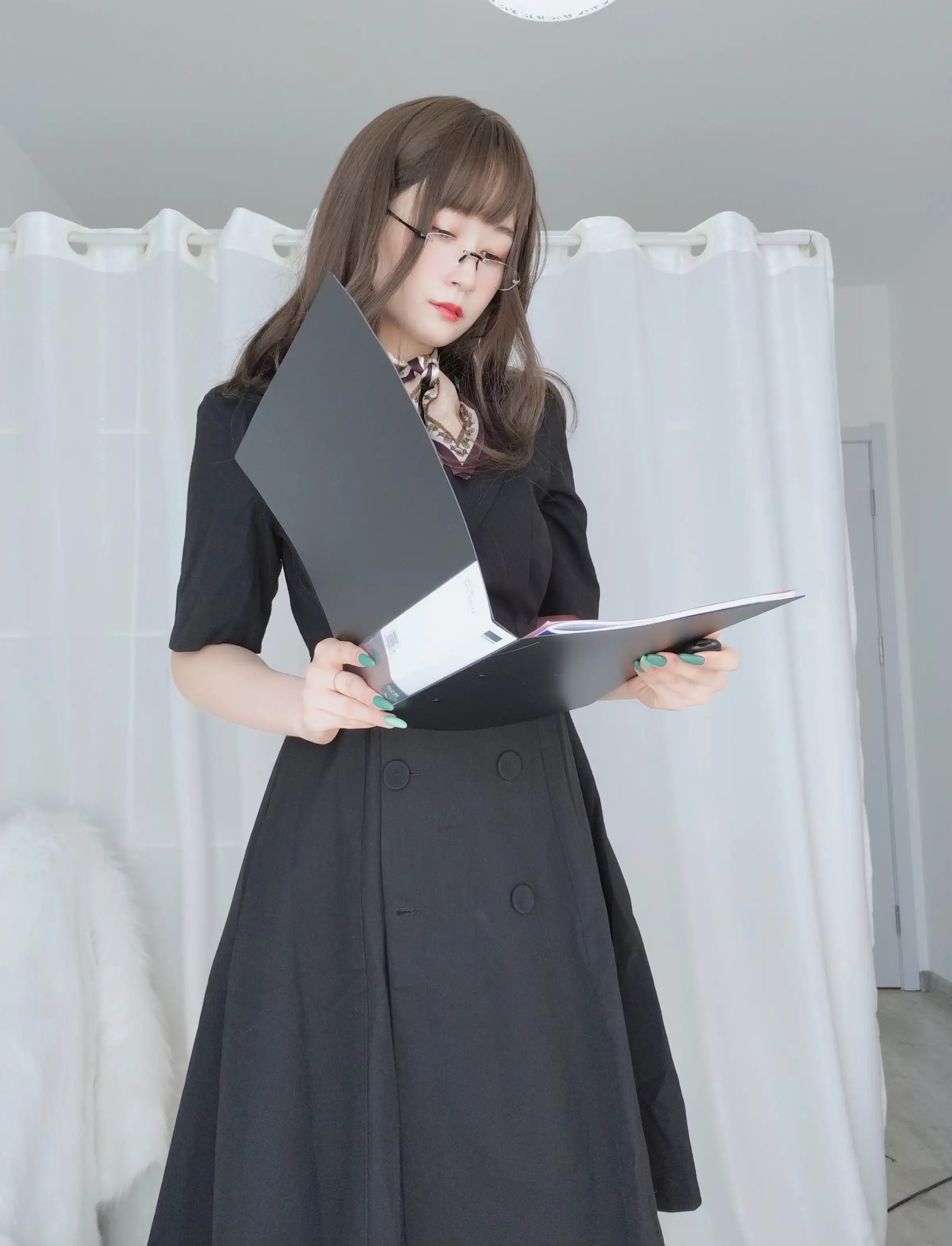台湾Coser美女白银81-046 - OL下的内衣 主题写真 [124P]Xiuren秀人写真高清美女套图写真下载-看套图看套图