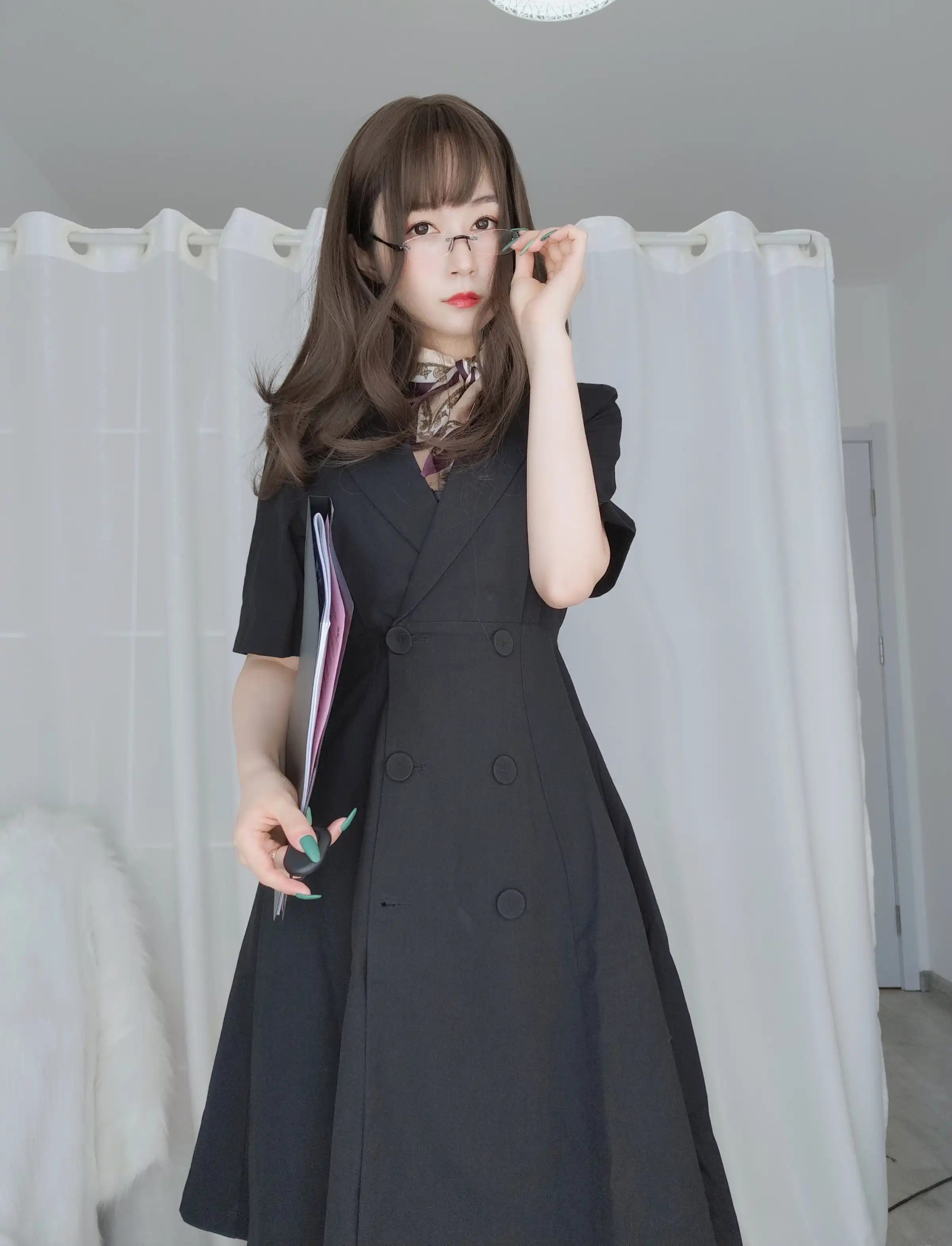 台湾Coser美女白银81-046 - OL下的内衣 主题写真 [124P]Xiuren秀人写真高清美女套图写真下载-看套图看套图
