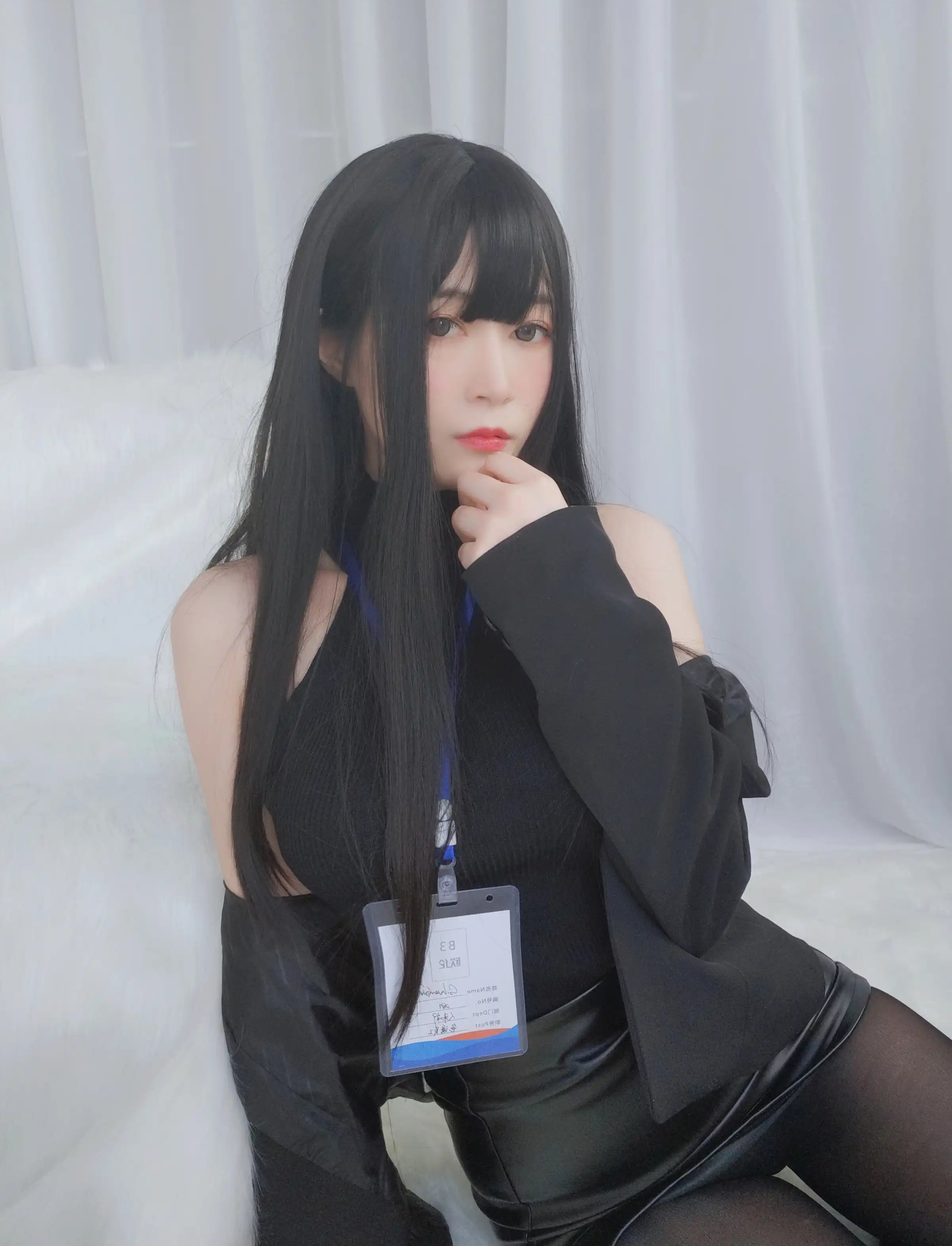 台湾Coser美女白银81-029 - 职场新人 主题写真 [118P]Xiuren秀人写真高清美女套图写真下载-看套图看套图