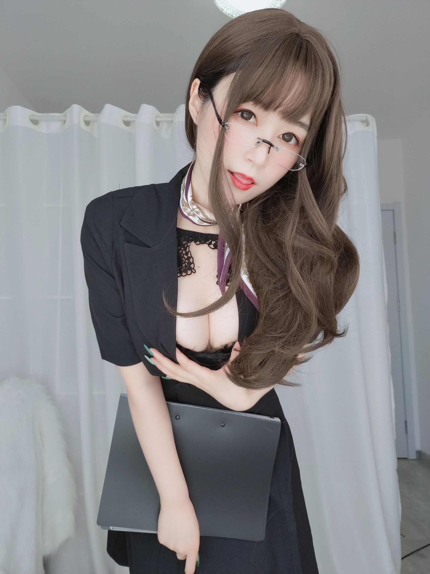 图片[4]-[COSPLAY] Coser小姐姐白银 – OL下的内衣-看套图