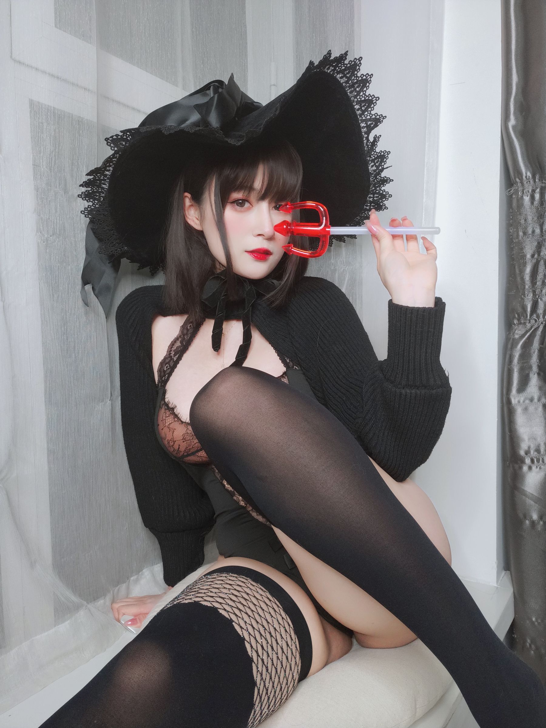 [COSPLAY] Coser小姐姐白银 – 柴郡魔女-看套图