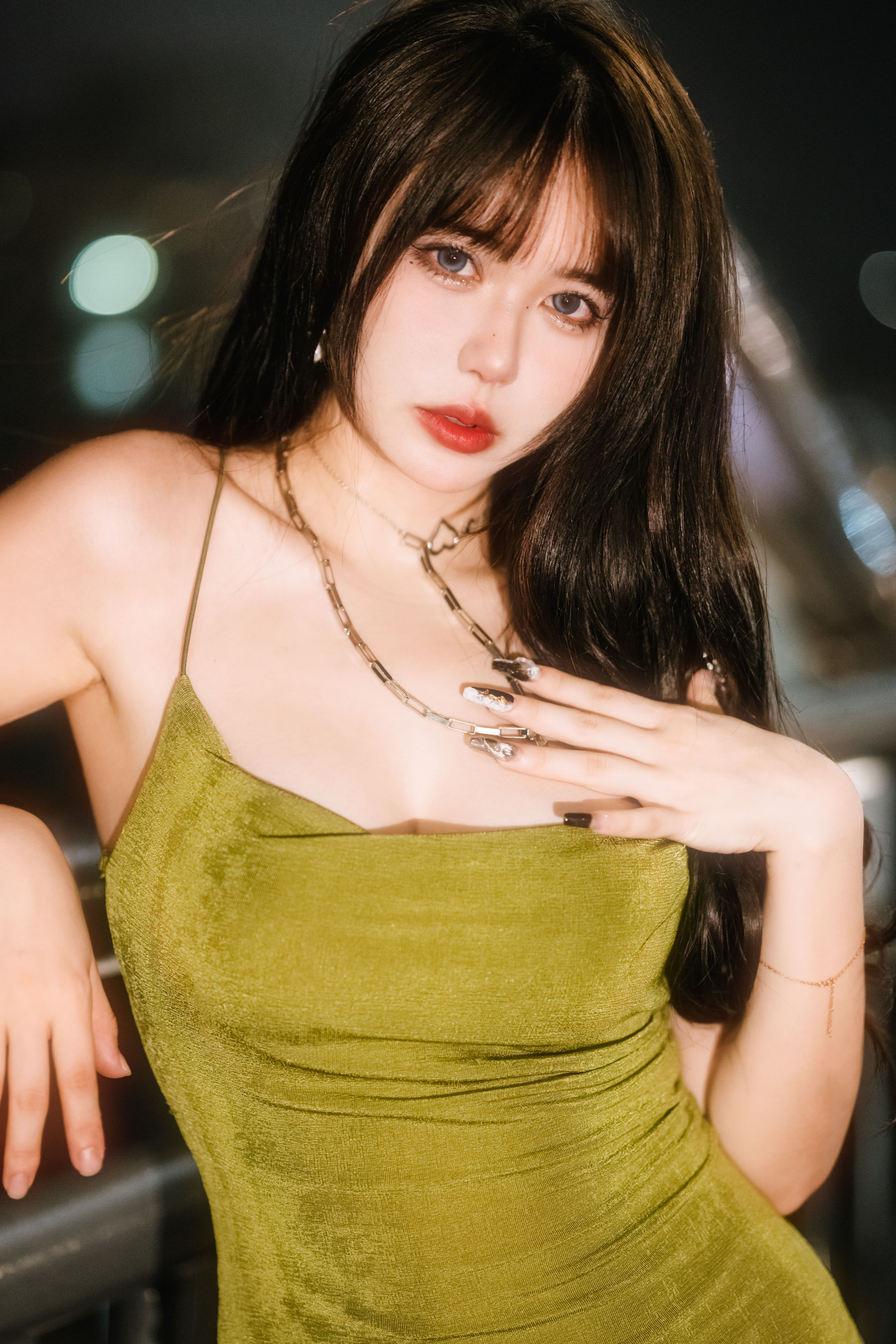 [COSPLAY] Tina很妖孽呀 – 绿色连衣裙Xiuren秀人写真高清美女套图写真下载-看套图看套图