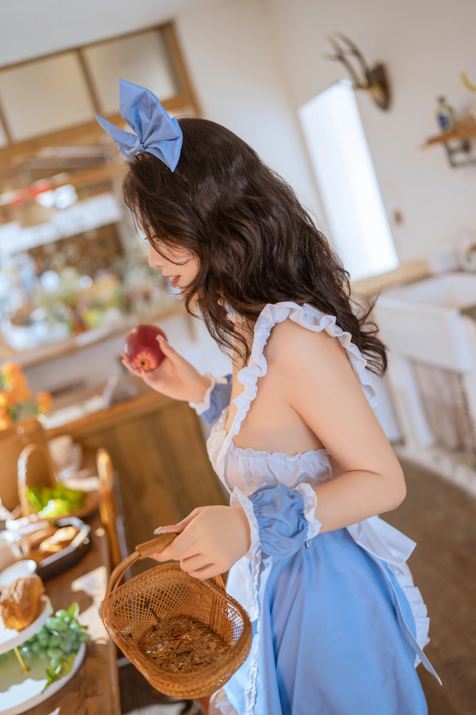 [COSPLAY]桃良阿宅 – 女仆的小憩-看套图