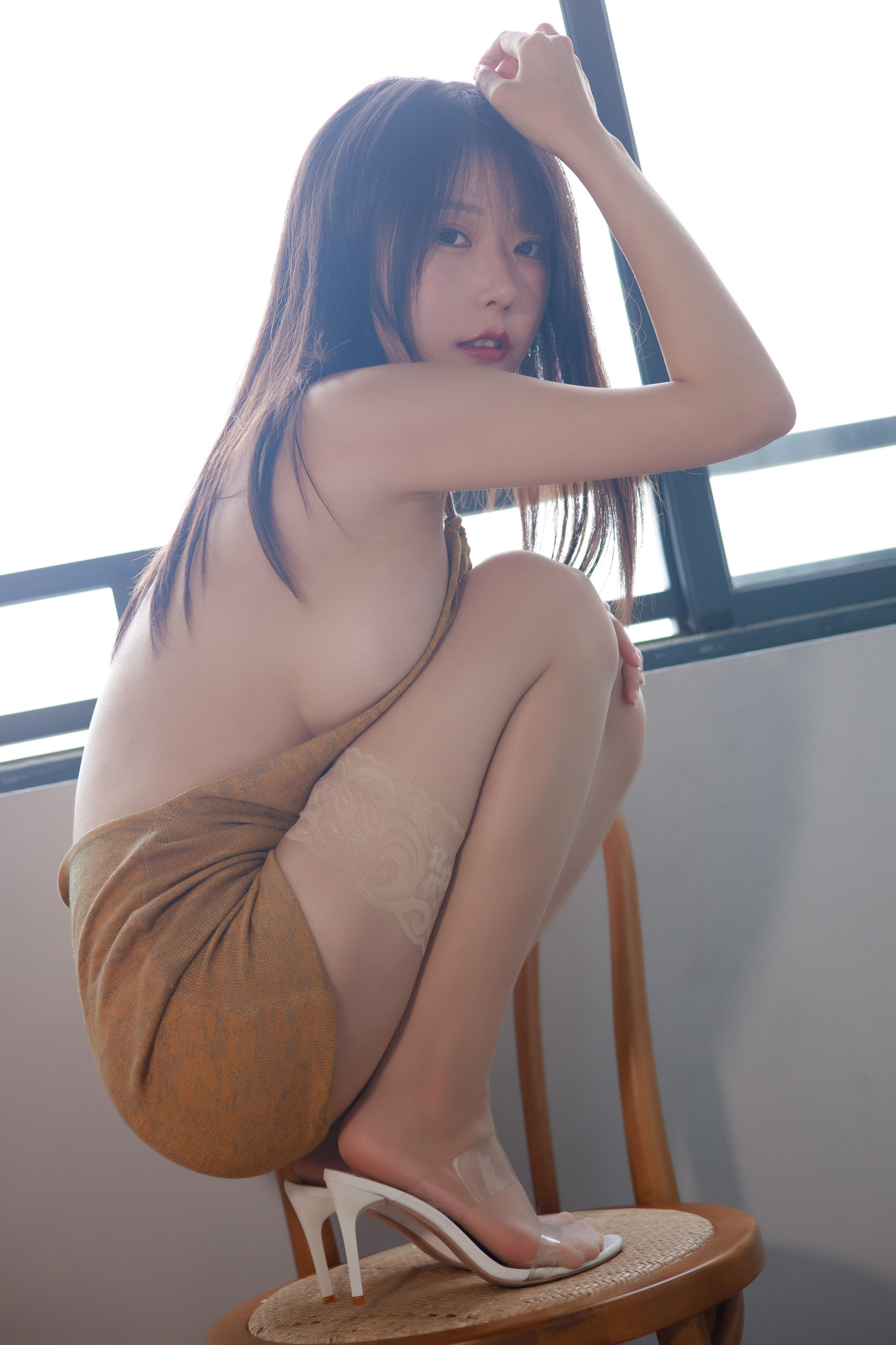 [COSPLAY]香草喵露露 – 杨枝甘露 露背裙裙Xiuren秀人写真高清美女套图写真下载-看套图看套图