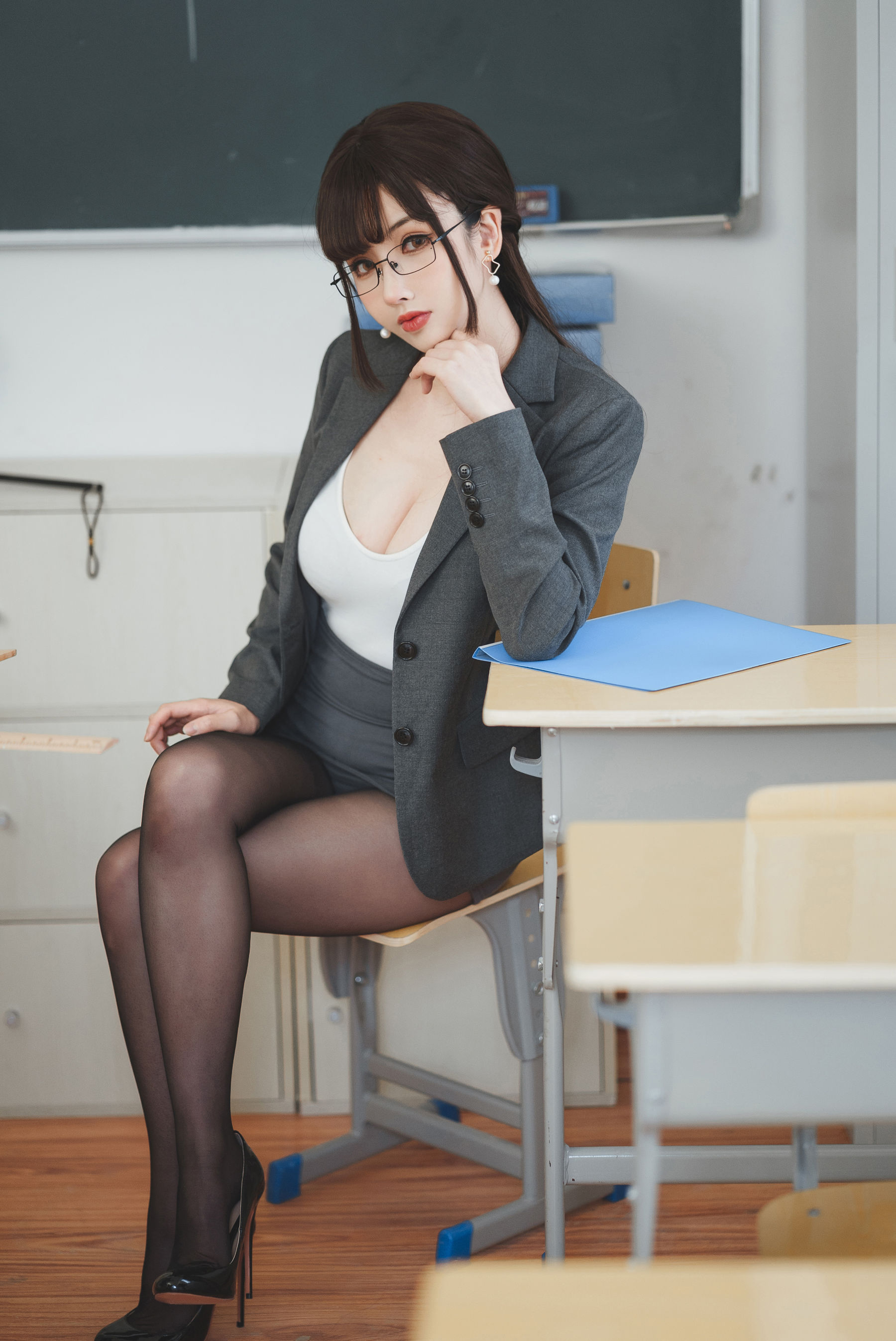 [COSPLAY]rioko凉凉子 – 奇怪的老师-看套图