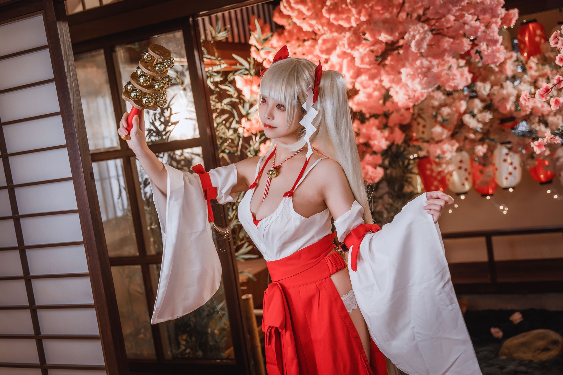 图片[2]Xiuren秀人写真高清美女套图写真下载-看套图[COSPLAY]蜜汁猫裘 – 可畏巫女Xiuren秀人写真高清美女套图写真下载-看套图看套图