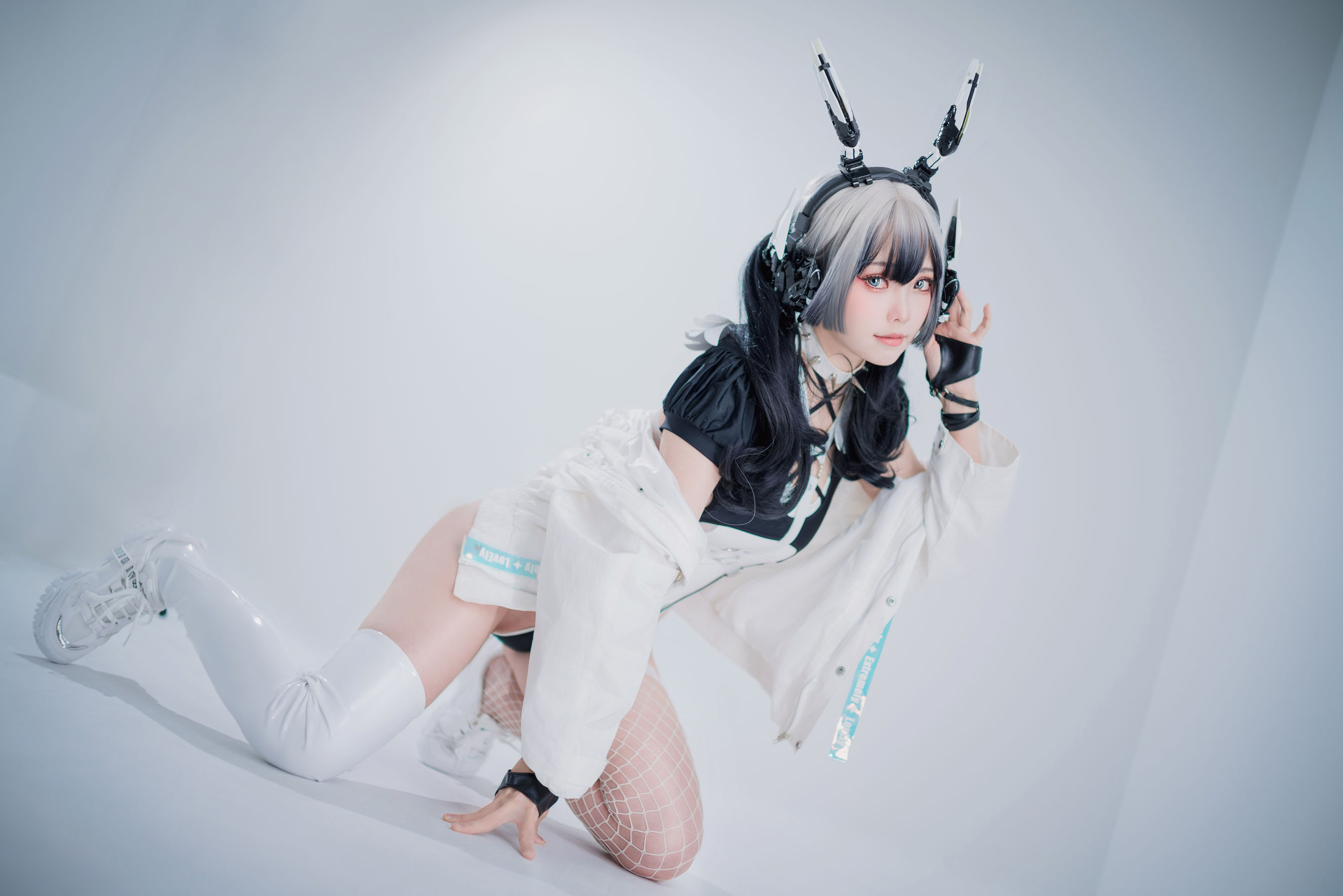 [COSPLAY] Ely_eee(ElyEE子) – Cyber Girl BLANCHE 賽博少女-看套图
