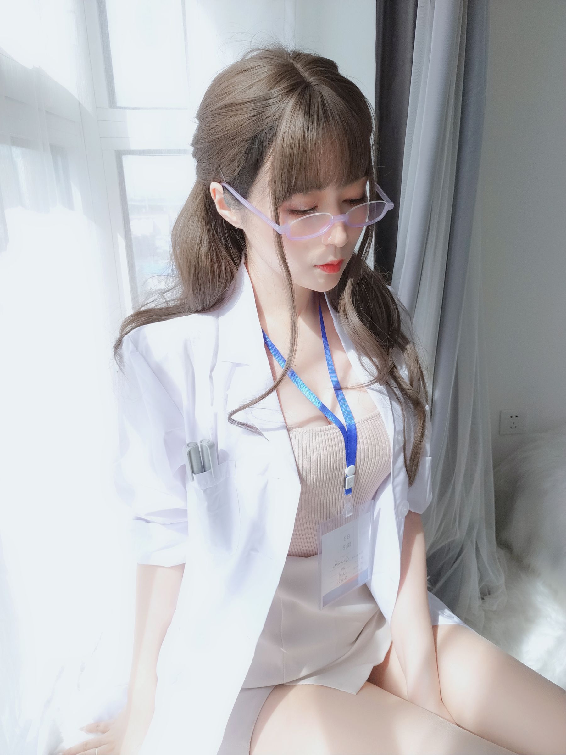 图片[4]-[COSPLAY] Coser小姐姐白银 – 私人医生-看套图