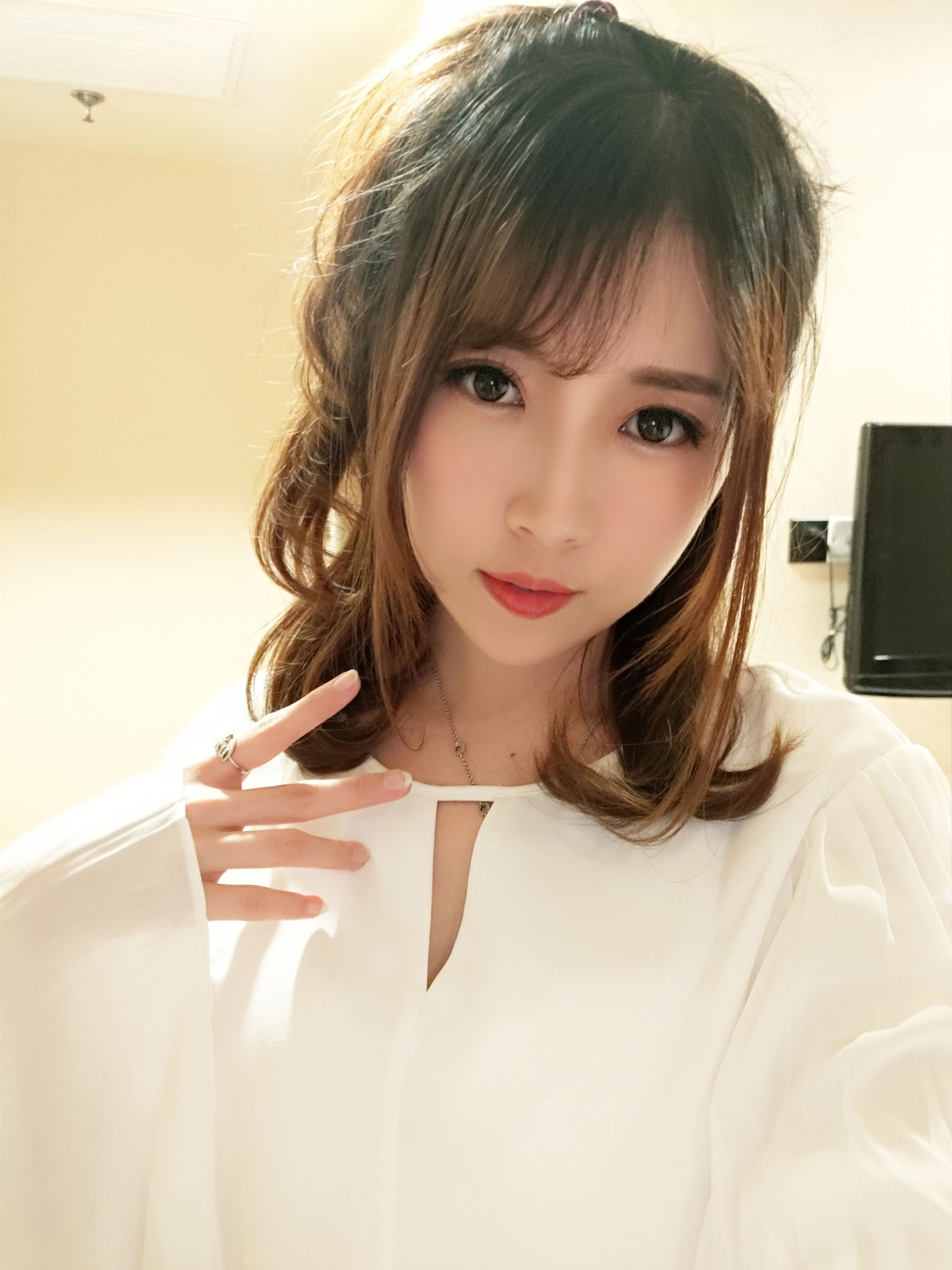 [COSPLAY]小女巫露娜 – OL风肤色连裤袜Xiuren秀人写真高清美女套图写真下载-看套图看套图