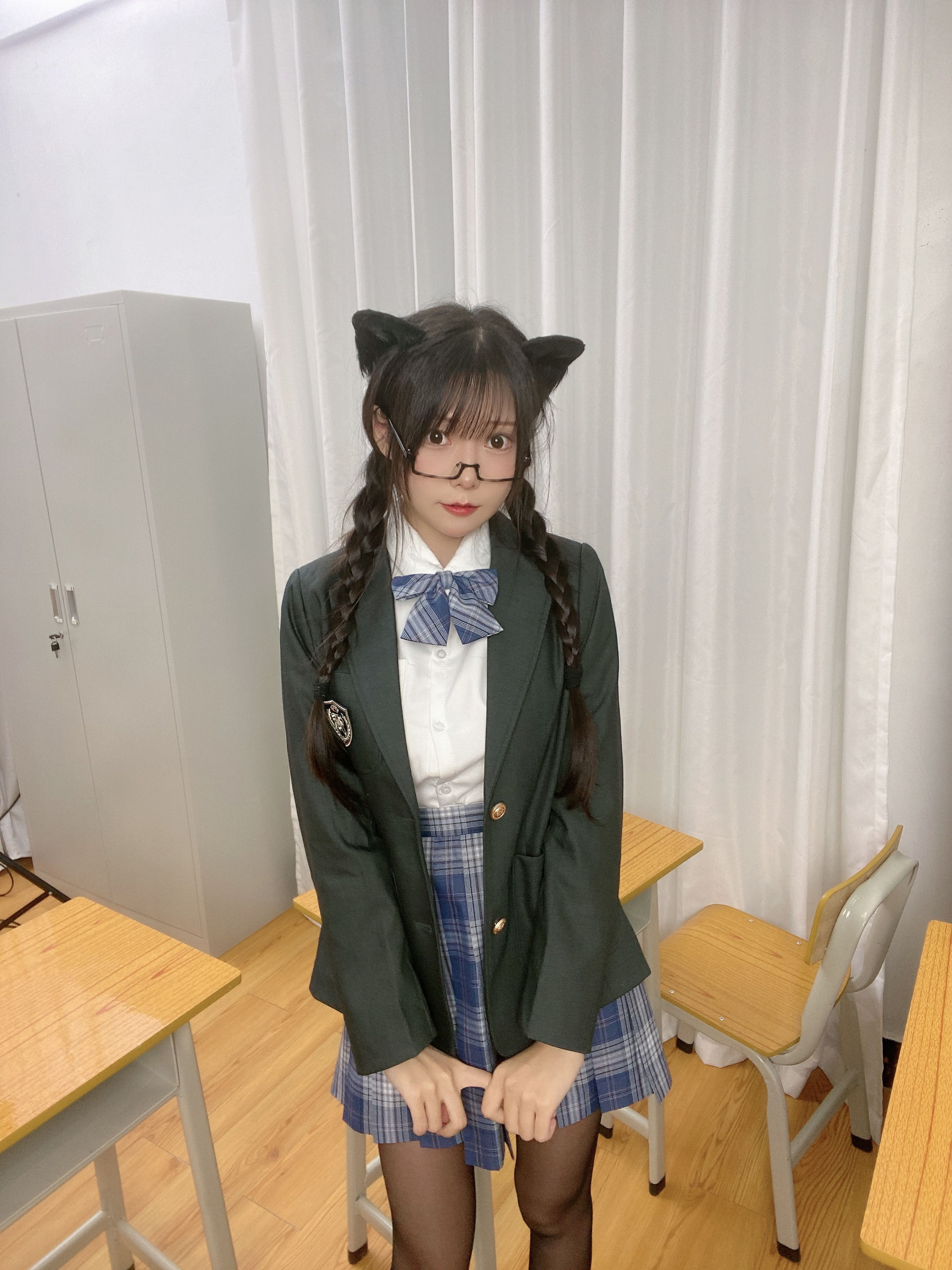 [COSPLAY]香草喵露露 – 小露乱撞 JK制服 自拍-看套图