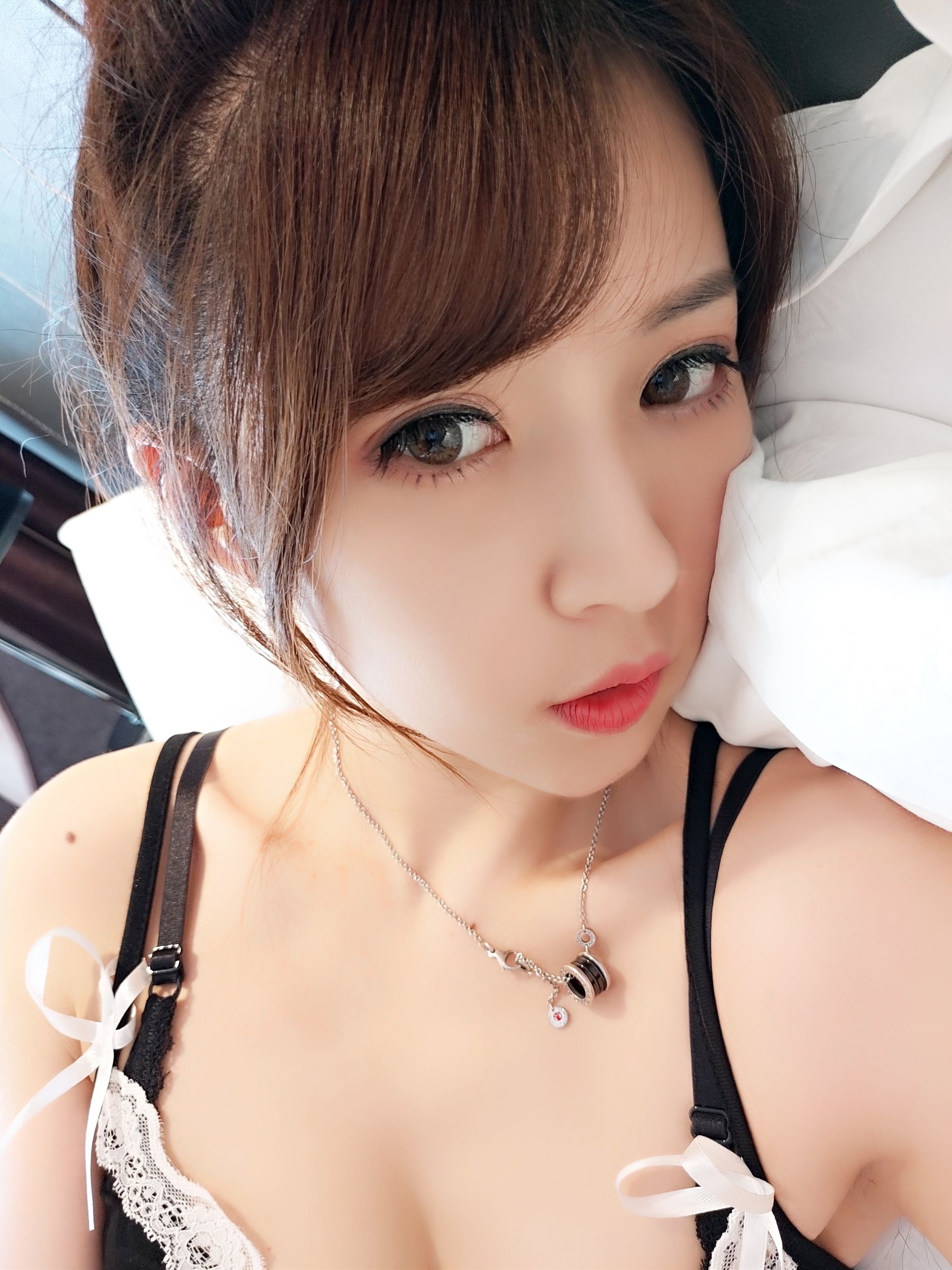 [COSPLAY]小女巫露娜 – 黑色吊带裙Xiuren秀人写真高清美女套图写真下载-看套图看套图