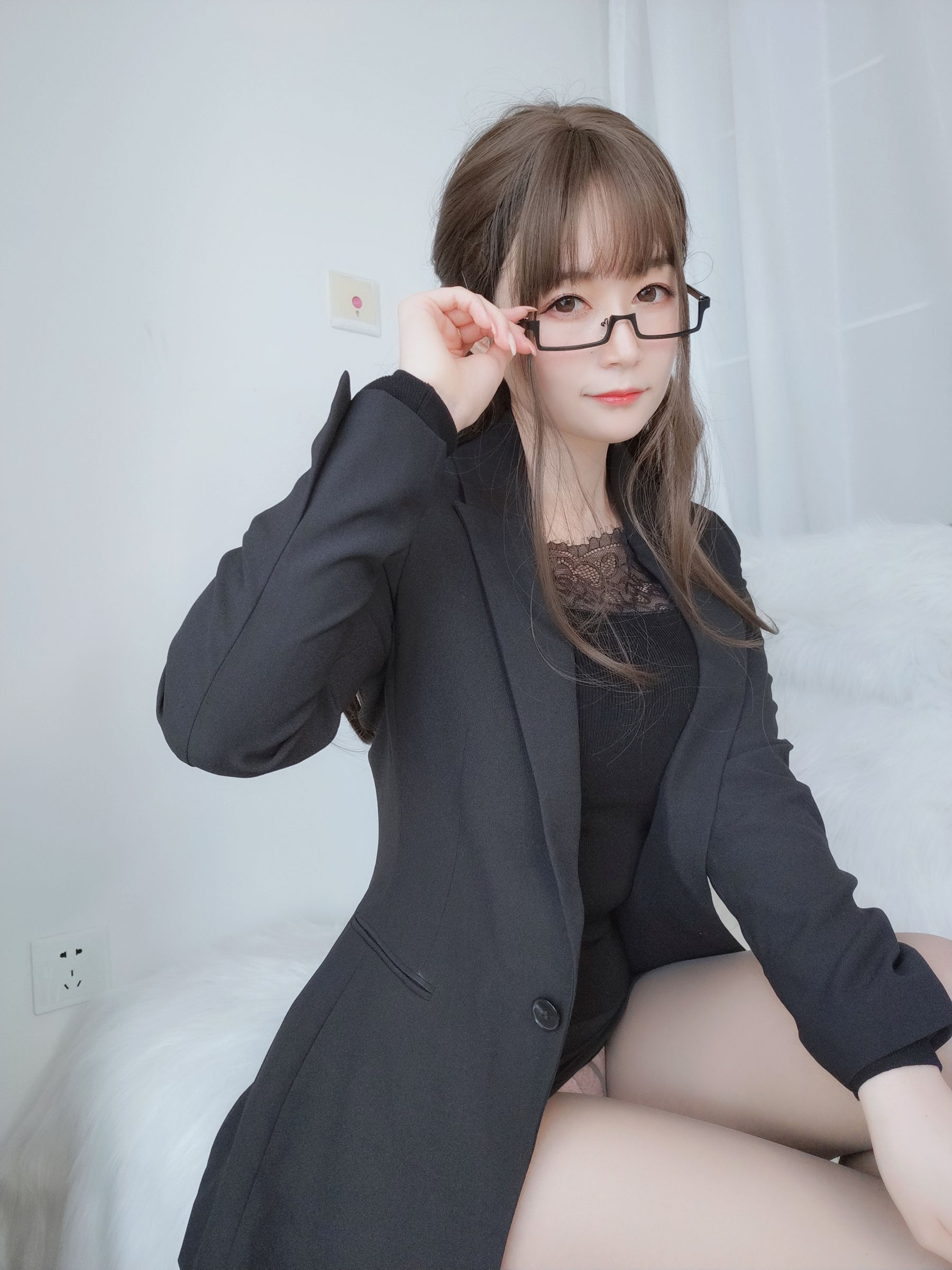 图片[2]-[COSPLAY] Coser小姐姐白银 – 黑西服-看套图