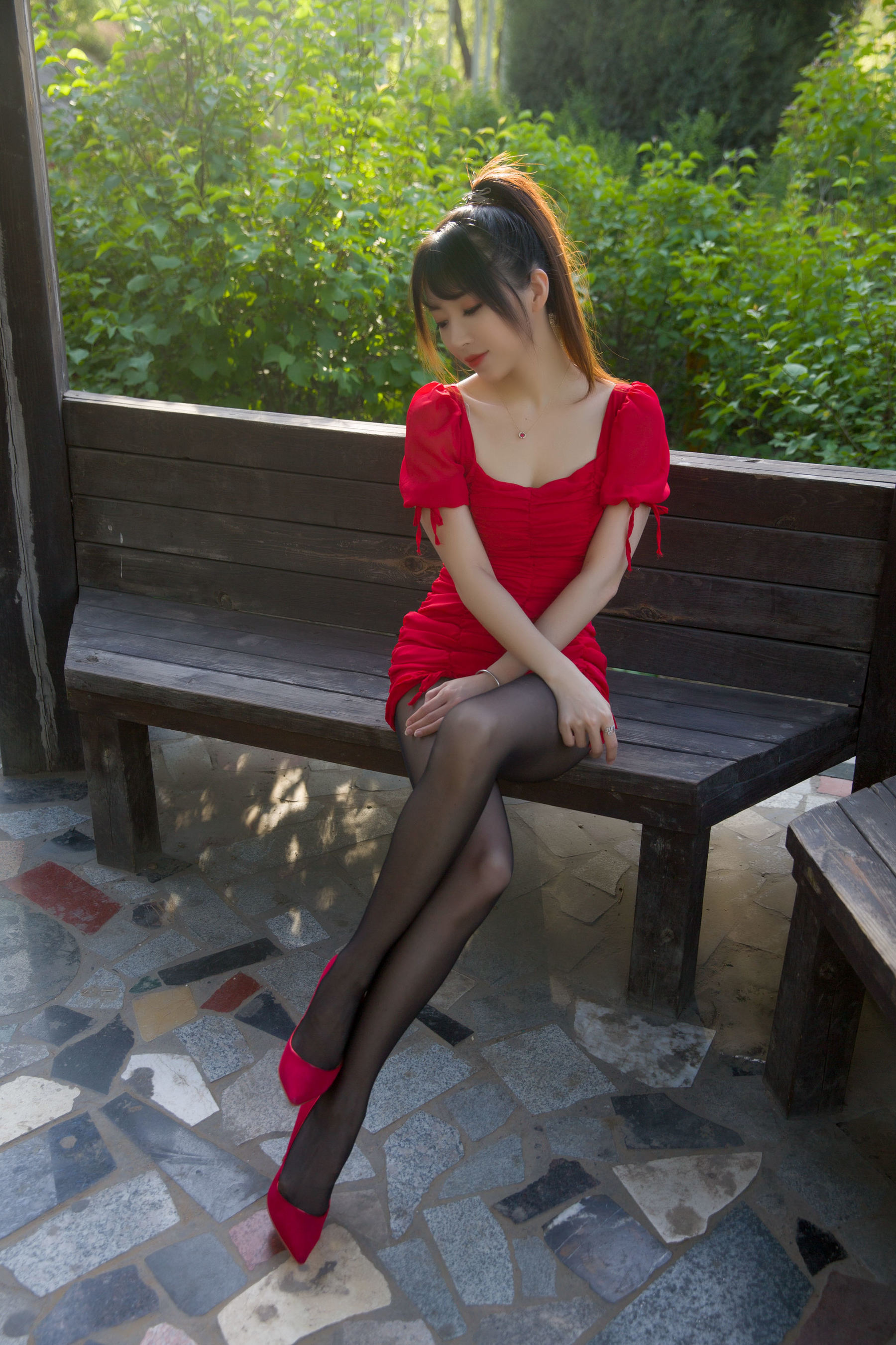 图片[5]-[COSPLAY]小女巫露娜 – 户外小红裙-看套图