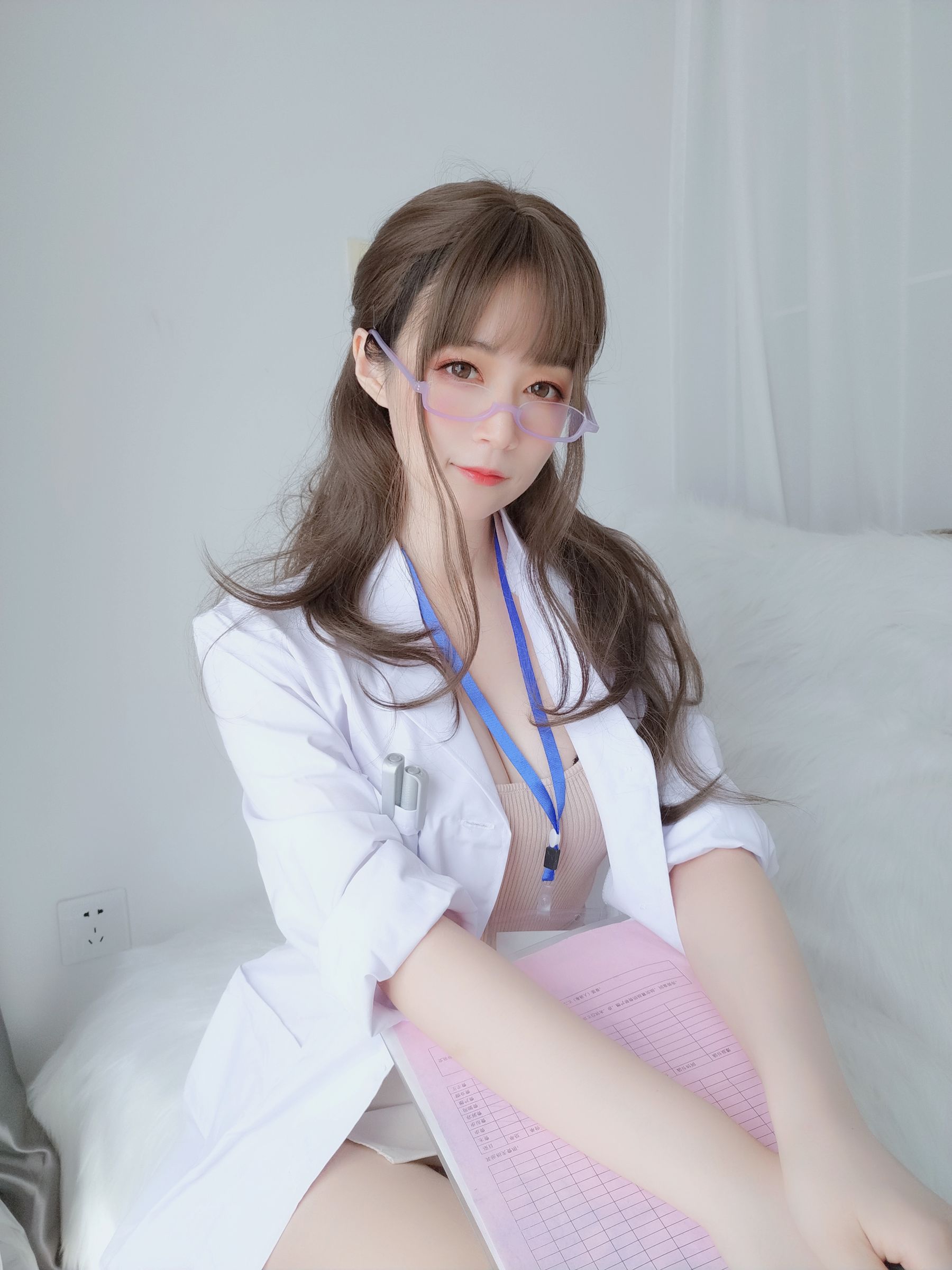 图片[3]-[COSPLAY] Coser小姐姐白银 – 私人医生-看套图