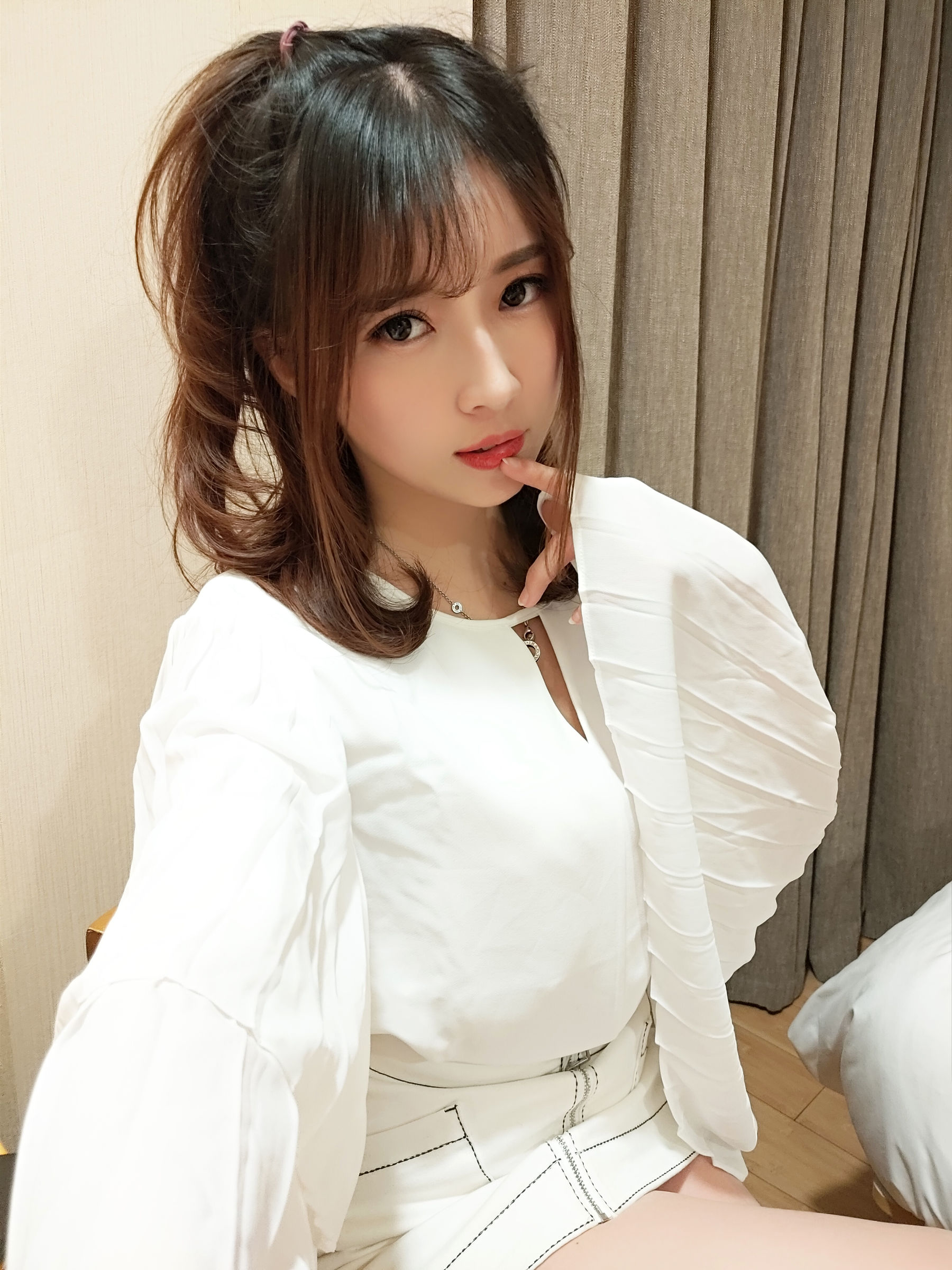 图片[3]Xiuren秀人写真高清美女套图写真下载-看套图[COSPLAY]小女巫露娜 – OL风肤色连裤袜Xiuren秀人写真高清美女套图写真下载-看套图看套图