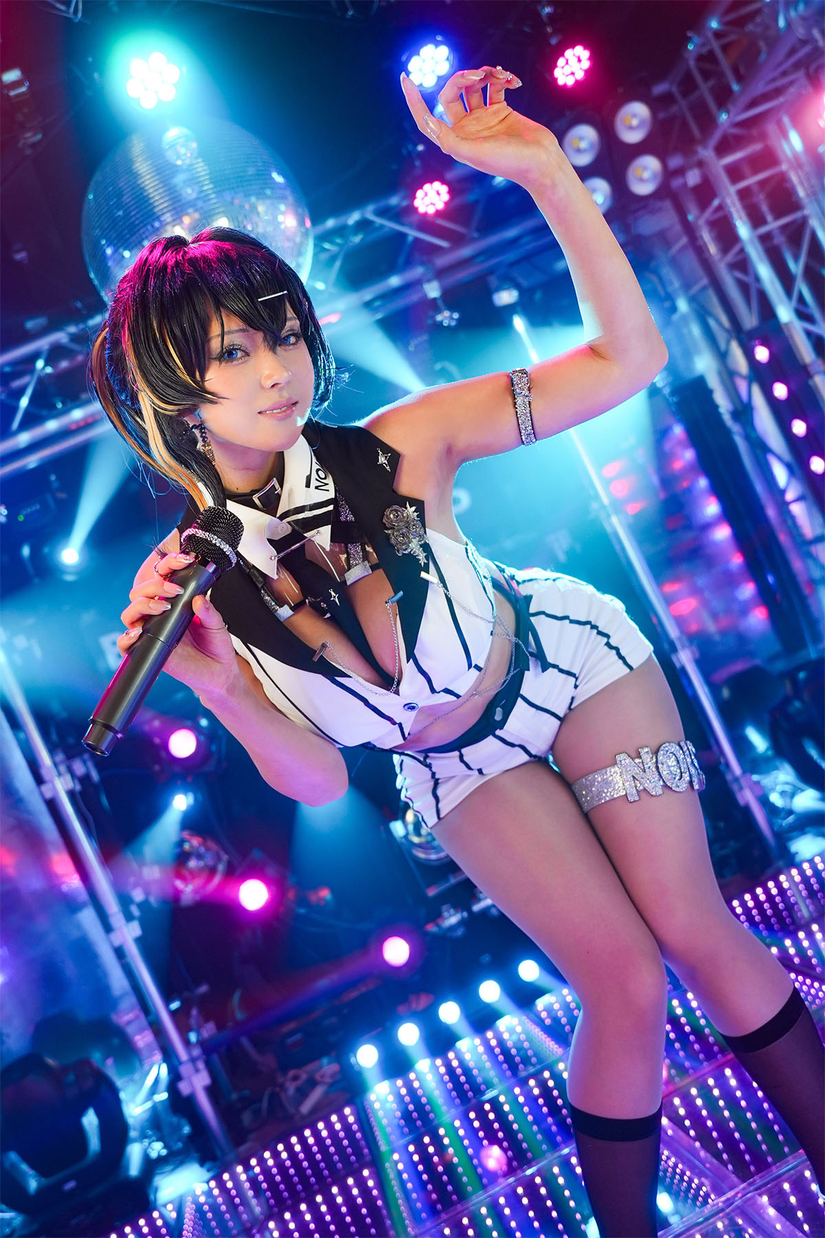 Coser@あやあーちぇ🥀Xiuren秀人写真高清美女套图写真下载-看套图看套图