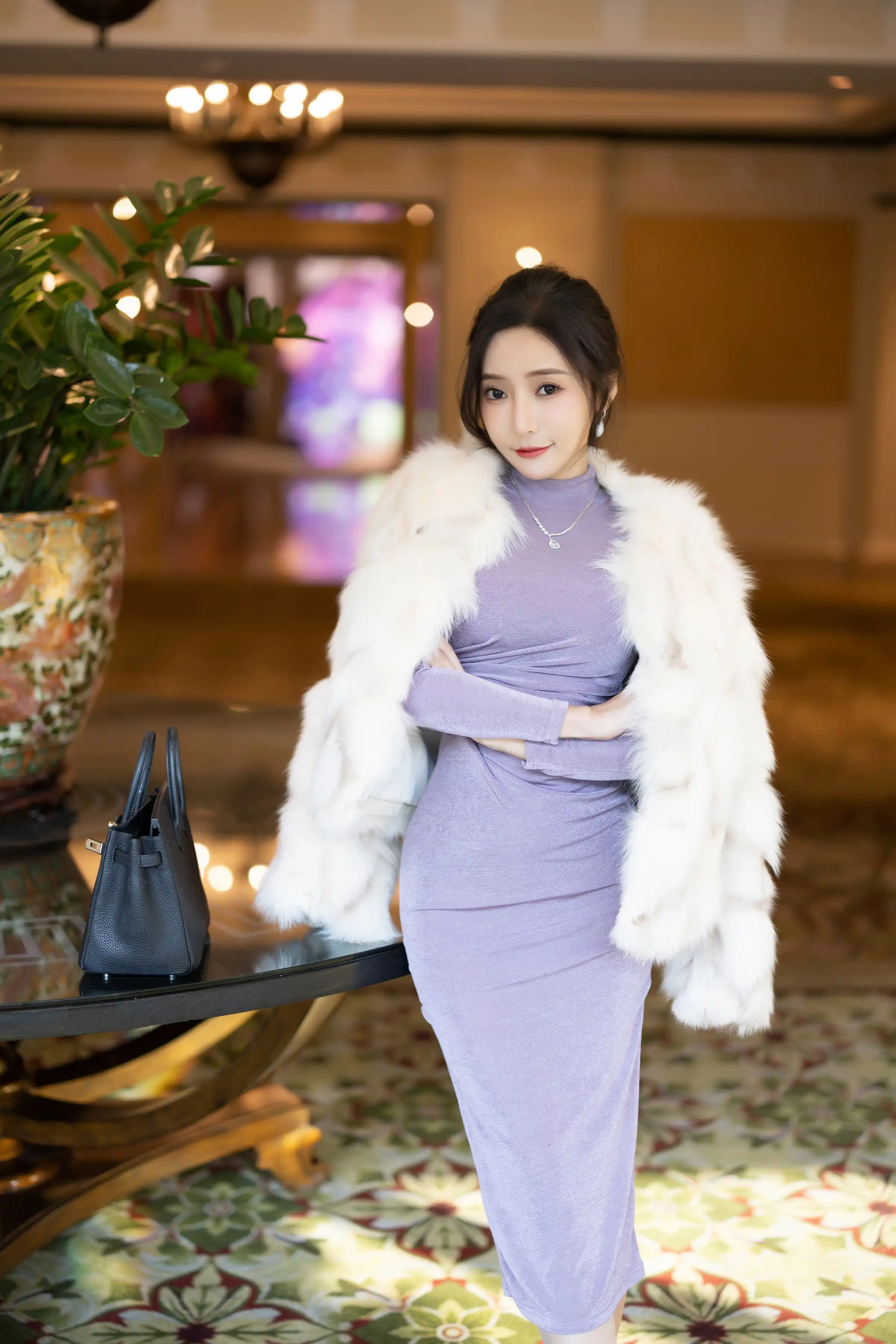 [XiuRen秀人网]FW0262 秀人番外 王馨瑶Yanni - 皮草紫色裙子 主题写真 [92P]Xiuren秀人写真高清美女套图写真下载-看套图看套图