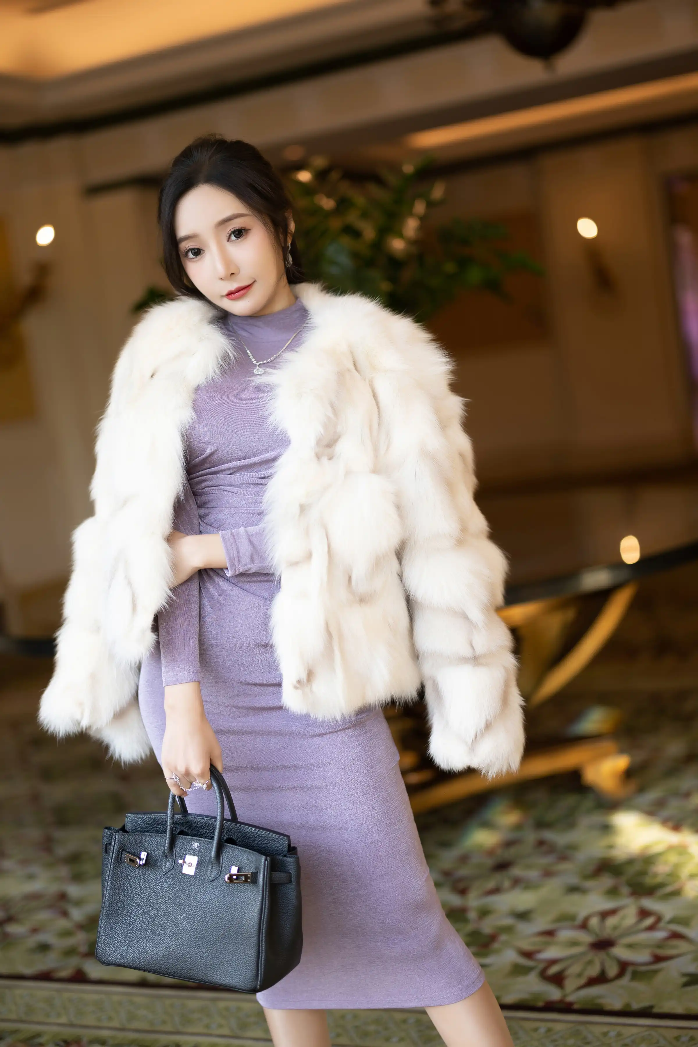 [XiuRen秀人网]FW0262 秀人番外 王馨瑶Yanni - 皮草紫色裙子 主题写真 [92P]Xiuren秀人写真高清美女套图写真下载-看套图看套图