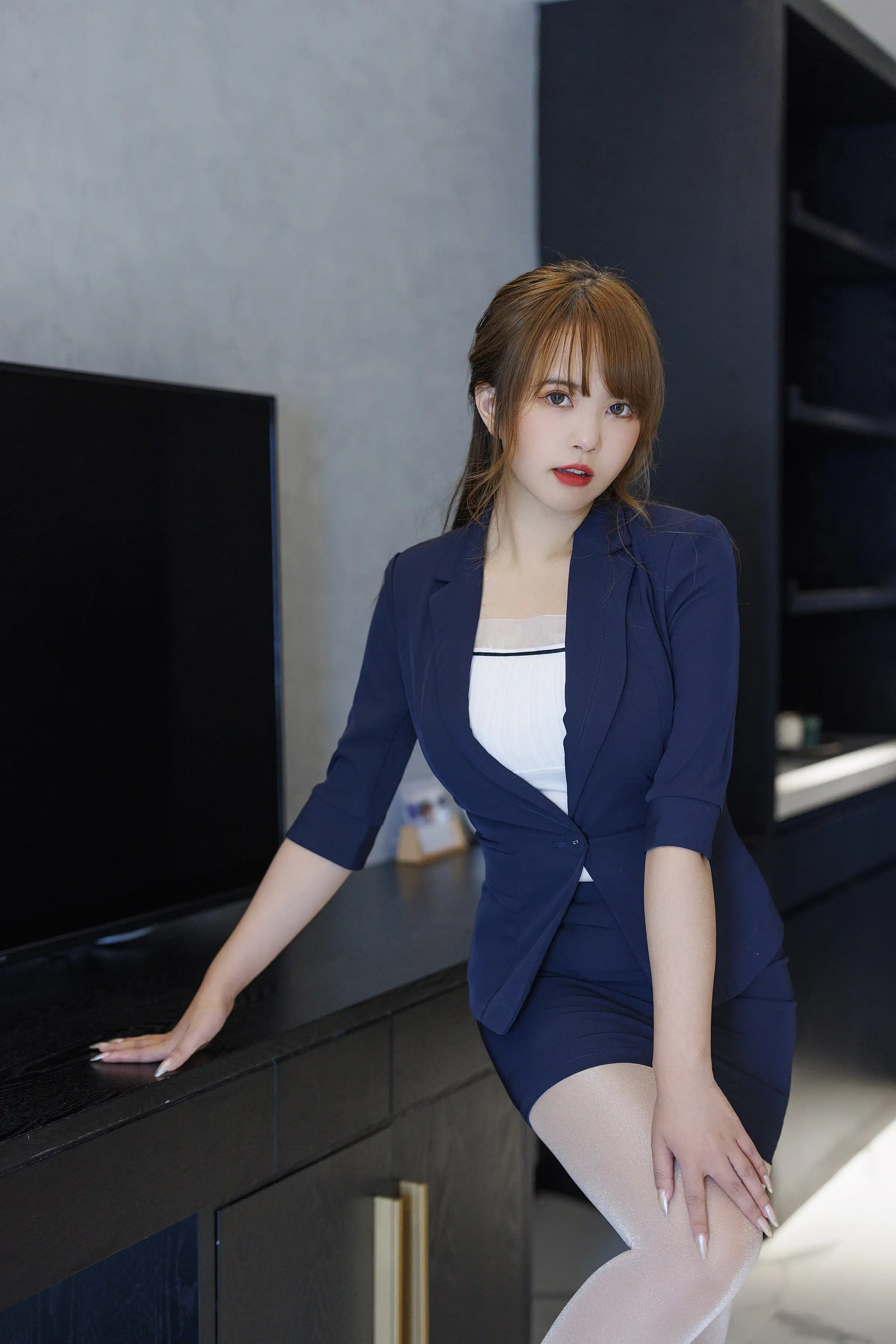 [XiuRen秀人网]FW0240 秀人番外 张思允 - 蓝色制服 主题写真 [53P]Xiuren秀人写真高清美女套图写真下载-看套图看套图
