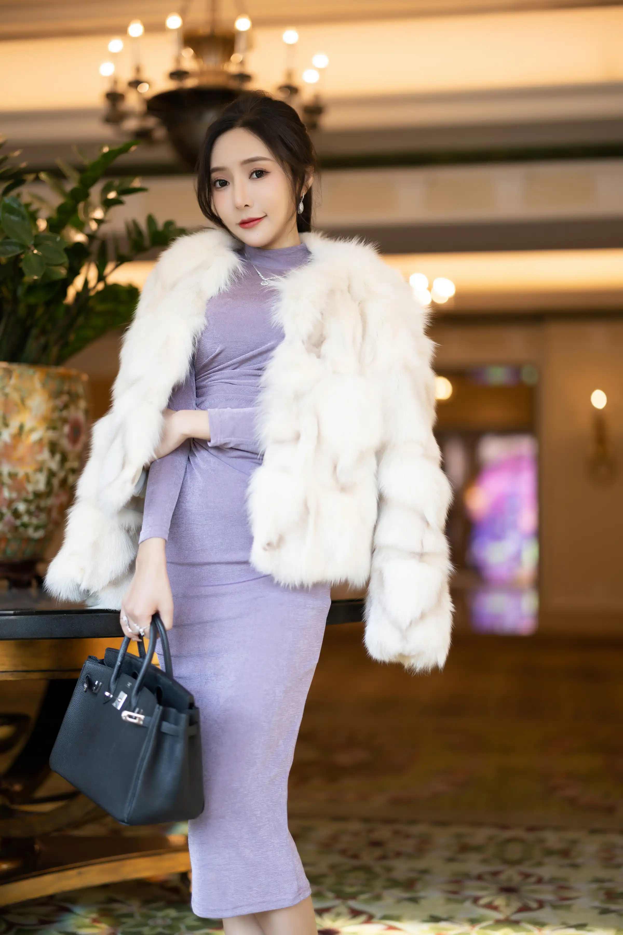 [XiuRen秀人网]FW0262 秀人番外 王馨瑶Yanni - 皮草紫色裙子 主题写真 [92P]Xiuren秀人写真高清美女套图写真下载-看套图看套图