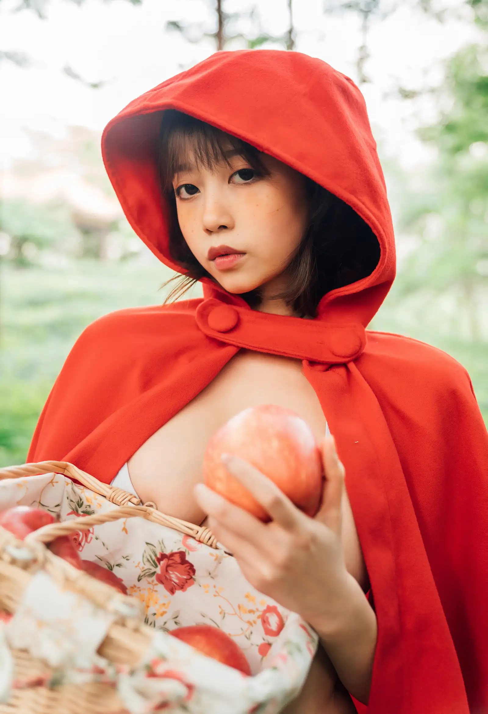 Coser美女奈汐酱NiceNo.031 &ndash; 大红帽 主题写真 [26P]Xiuren秀人写真高清美女套图写真下载-看套图看套图