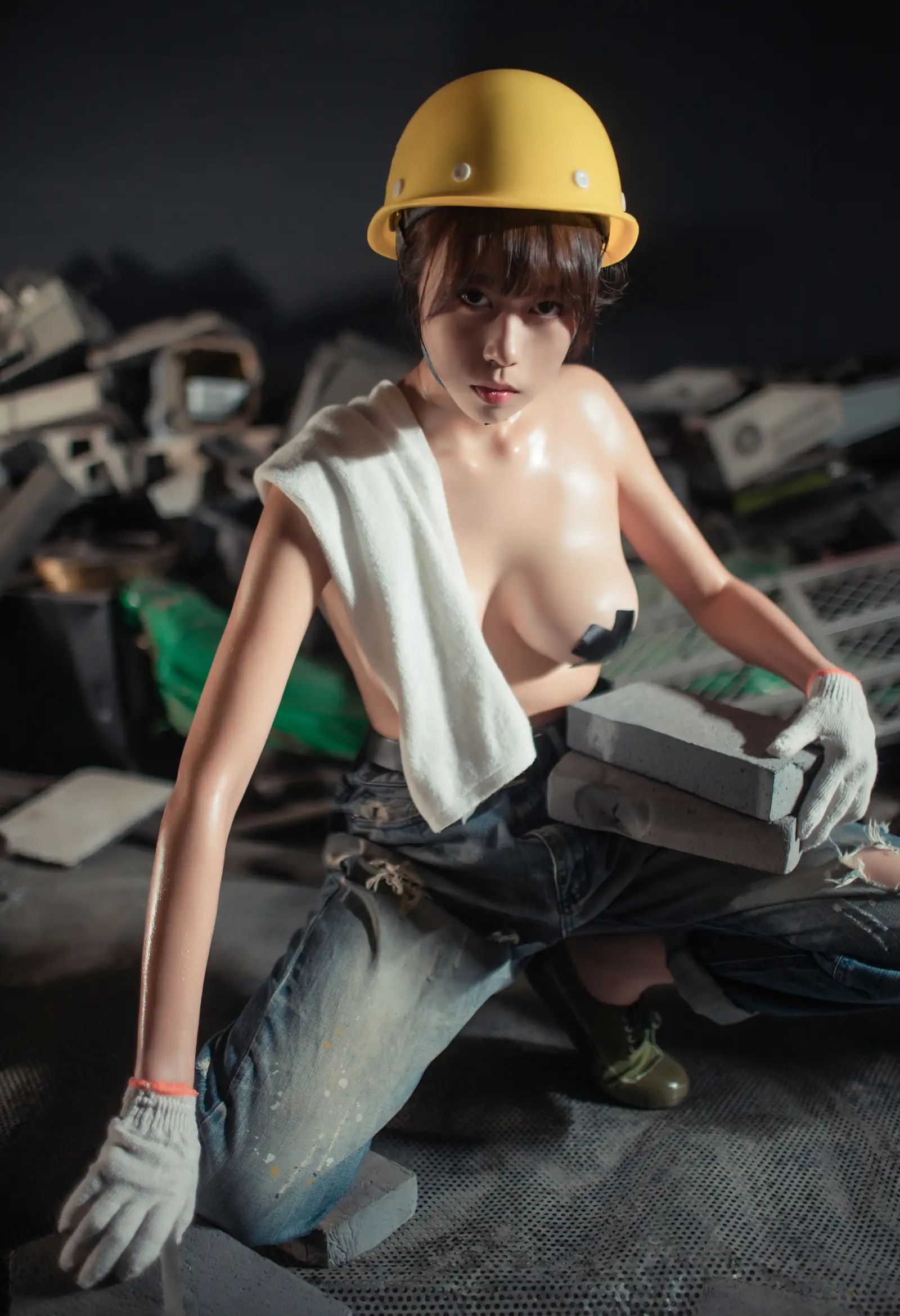 Coser美女奈汐酱NiceNo.014 &ndash; 咱们工人有力量 主题写真 [35P]Xiuren秀人写真高清美女套图写真下载-看套图看套图