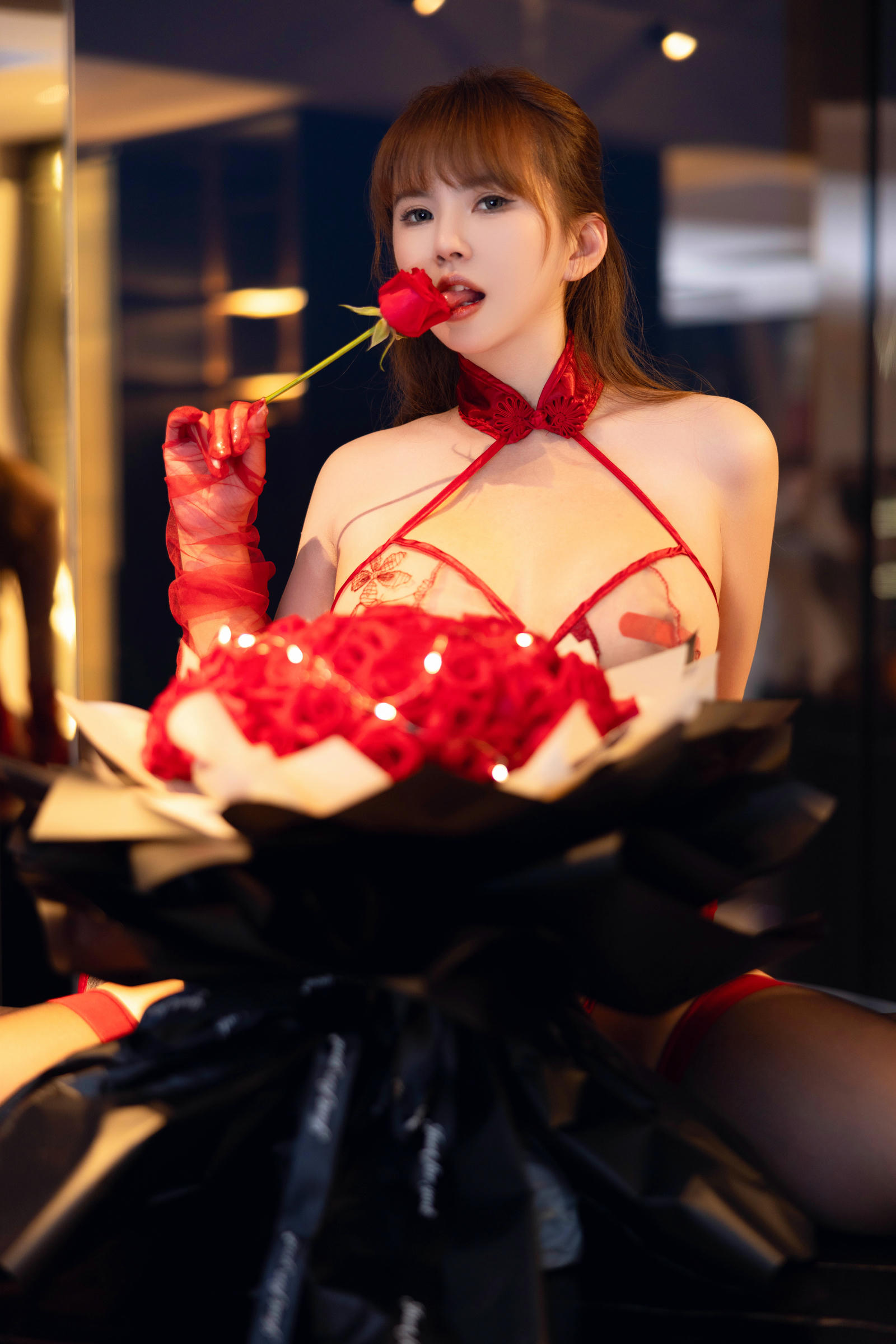 张思允Nice – 内购原版 烈焰玫瑰Xiuren秀人写真高清美女套图写真下载-看套图看套图