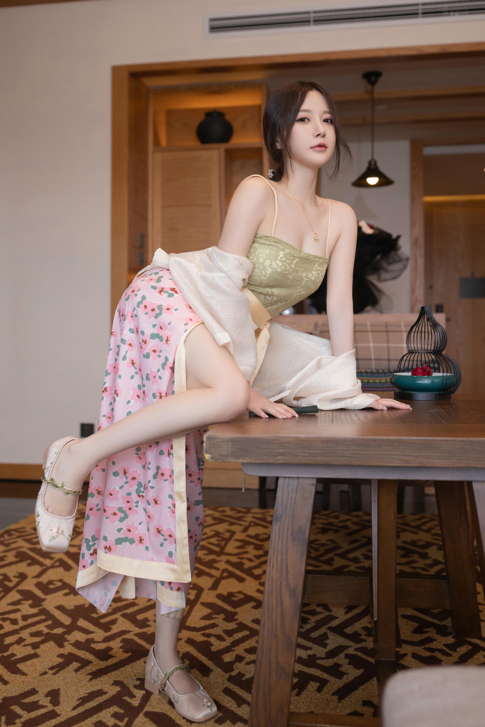 鱼子酱Fish 内购原版- NO.032 真空露乳1Xiuren秀人写真高清美女套图写真下载-看套图看套图