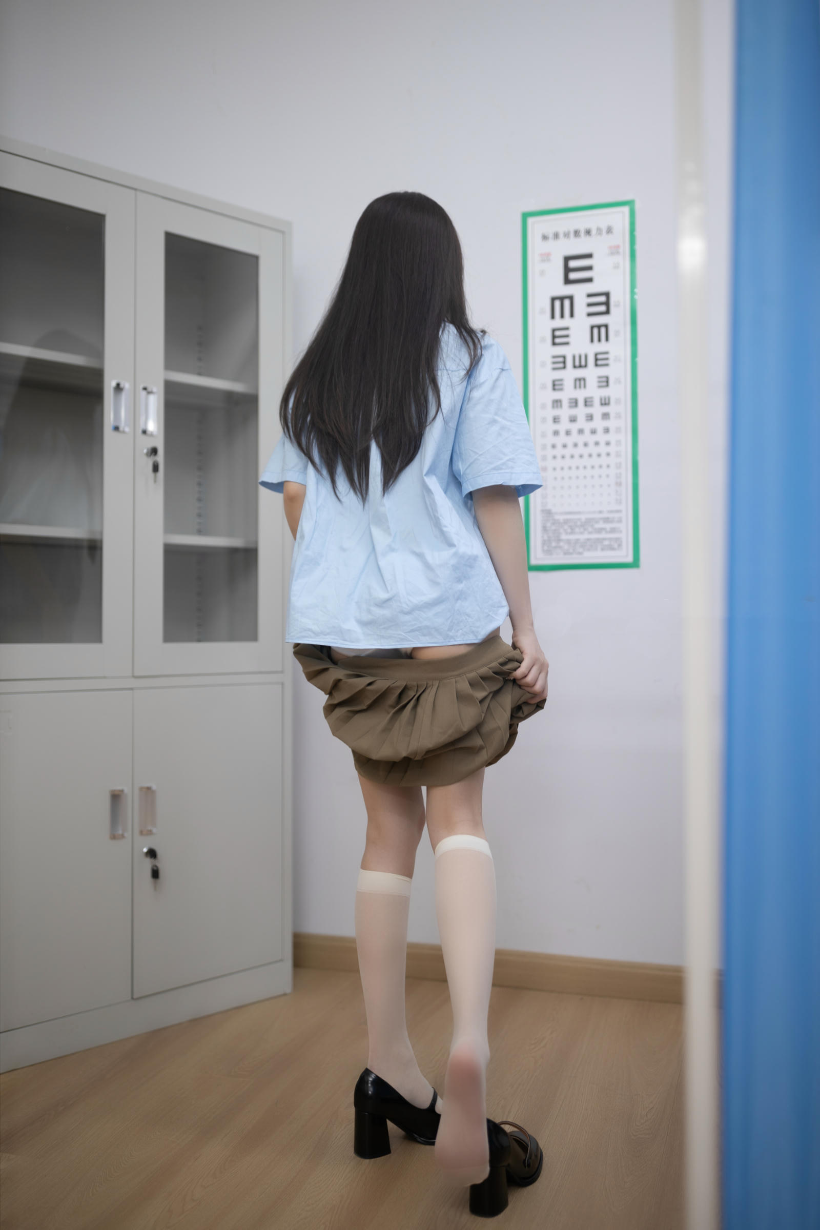 图片[2]Xiuren秀人写真高清美女套图写真下载-看套图鱼子酱Fish 内购原版- NO.038 入学体检 白嫩胴体Xiuren秀人写真高清美女套图写真下载-看套图看套图