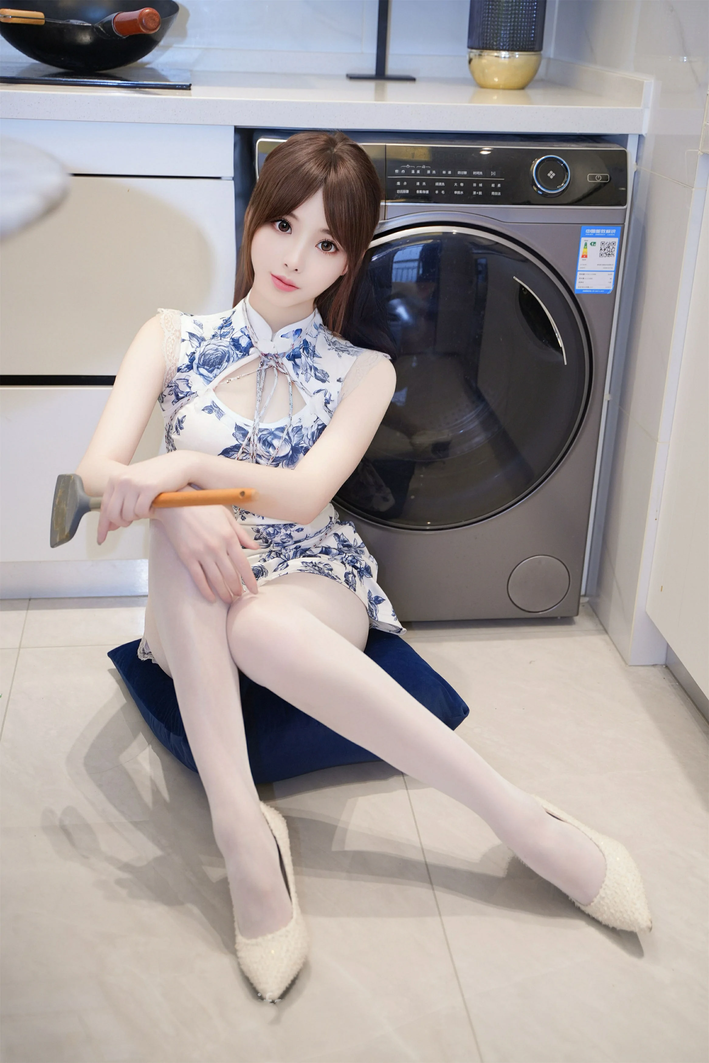 秀人网模特梦灵儿大尺度作品旗袍捆绑白丝Xiuren秀人写真高清美女套图写真下载-看套图看套图