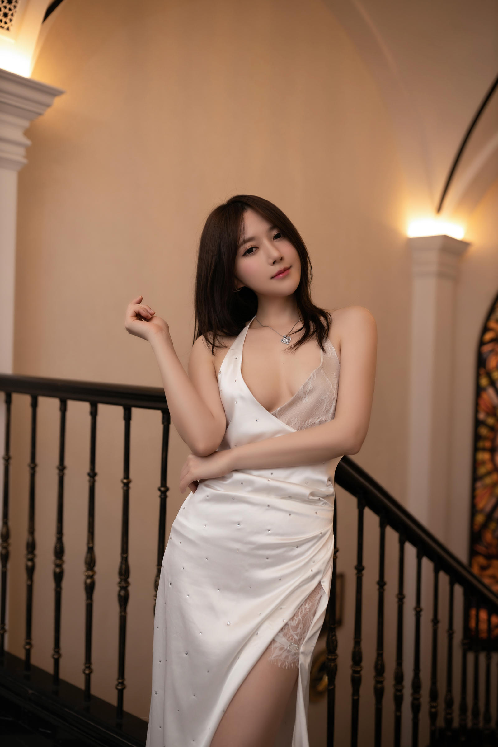 图片[3]Xiuren秀人写真高清美女套图写真下载-看套图鱼子酱Fish 内购原版- NO.003 白色礼服Xiuren秀人写真高清美女套图写真下载-看套图看套图