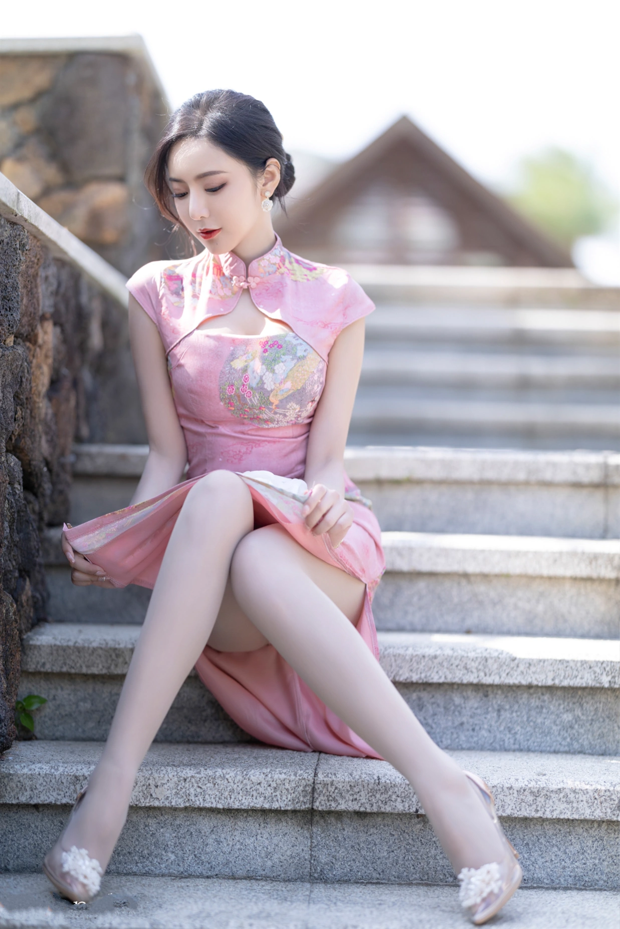 图片[3]Xiuren秀人写真高清美女套图写真下载-看套图秀人网模特王馨瑶yanni大尺度诱人私拍粉色旗袍Xiuren秀人写真高清美女套图写真下载-看套图看套图