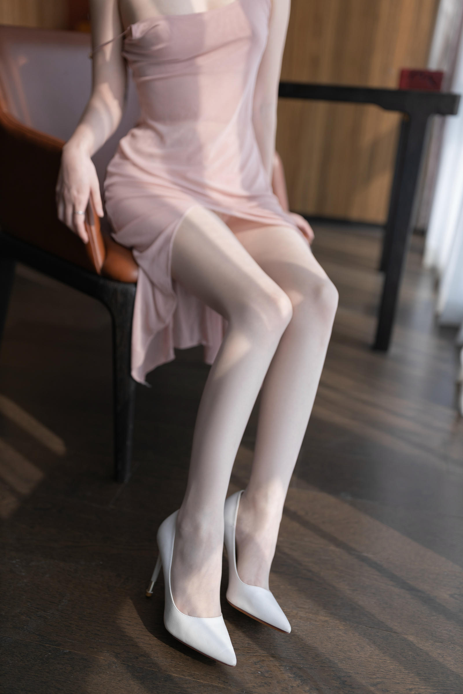 图片[3]Xiuren秀人写真高清美女套图写真下载-看套图鱼子酱Fish 内购原版- NO.060《桃粉》Xiuren秀人写真高清美女套图写真下载-看套图看套图