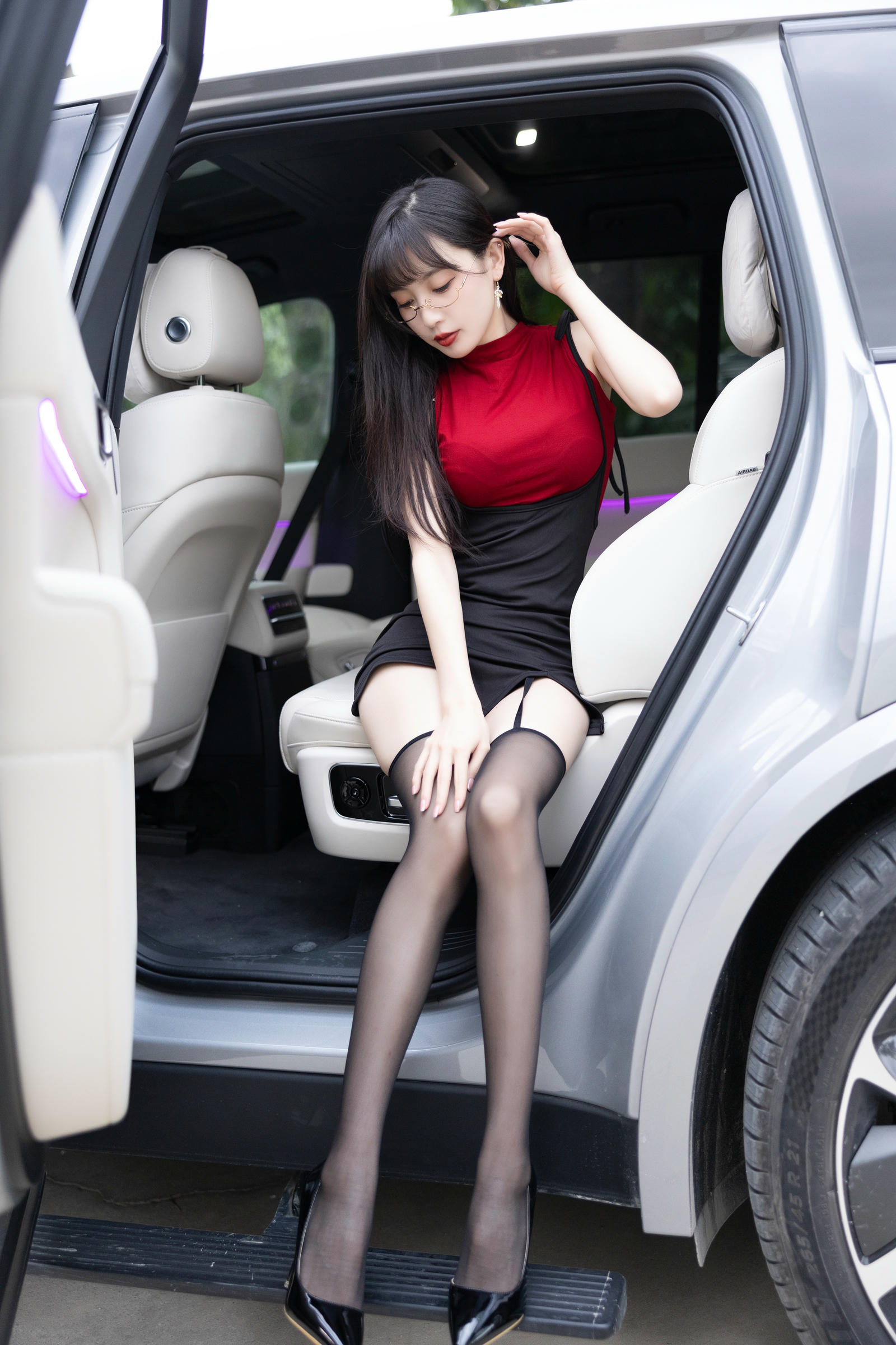 图片[4]Xiuren秀人写真高清美女套图写真下载-看套图秀人 林星阑 – 内部原版 红衣黑丝Xiuren秀人写真高清美女套图写真下载-看套图看套图