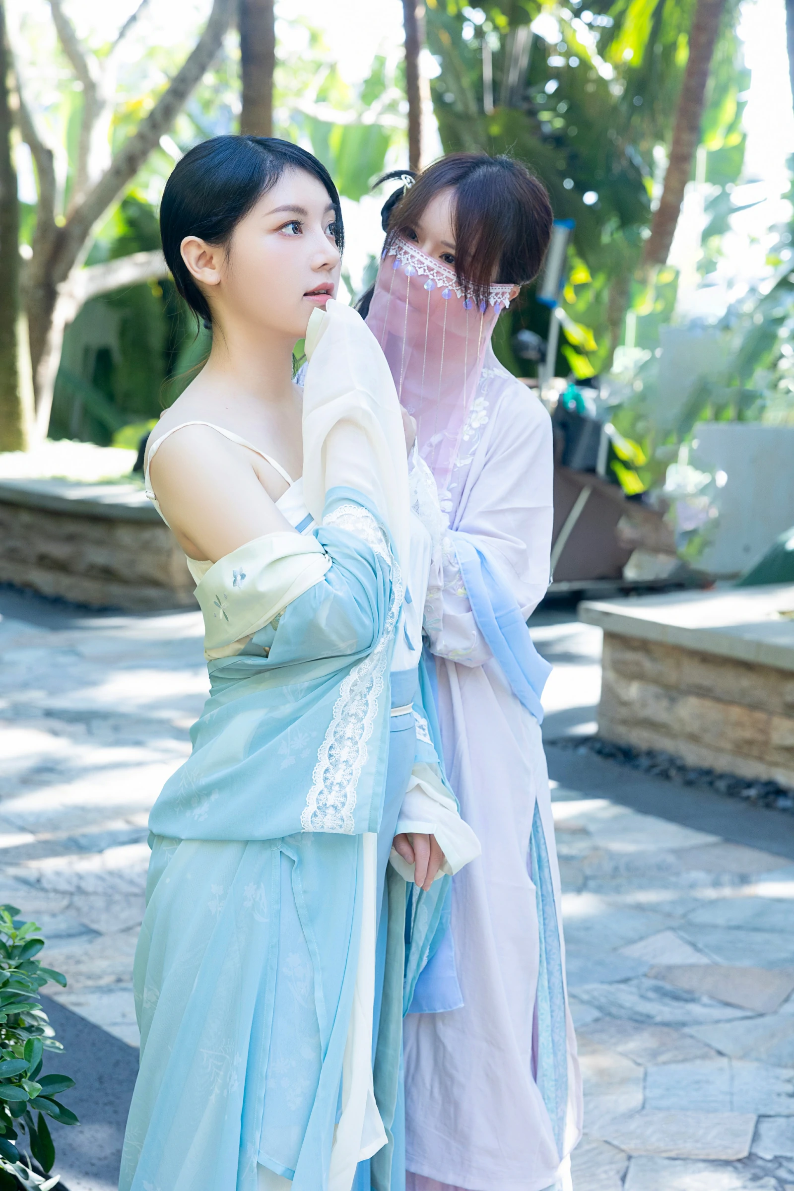 图片[3]Xiuren秀人写真高清美女套图写真下载-看套图秀人网模特豆瓣酱大尺度作品古装双人Xiuren秀人写真高清美女套图写真下载-看套图看套图