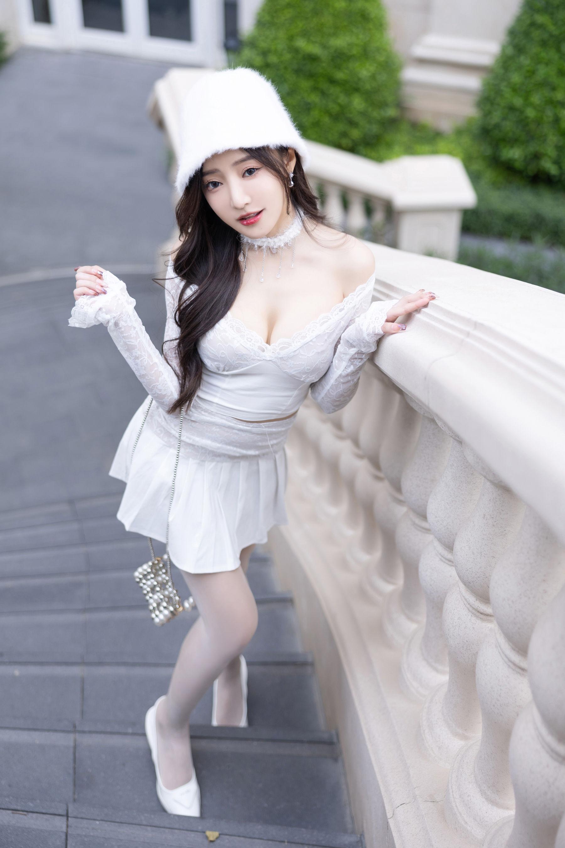 图片[4]Xiuren秀人写真高清美女套图写真下载-看套图[秀人付费] 王馨瑶 诱人私拍福利 圣诞情趣Xiuren秀人写真高清美女套图写真下载-看套图看套图