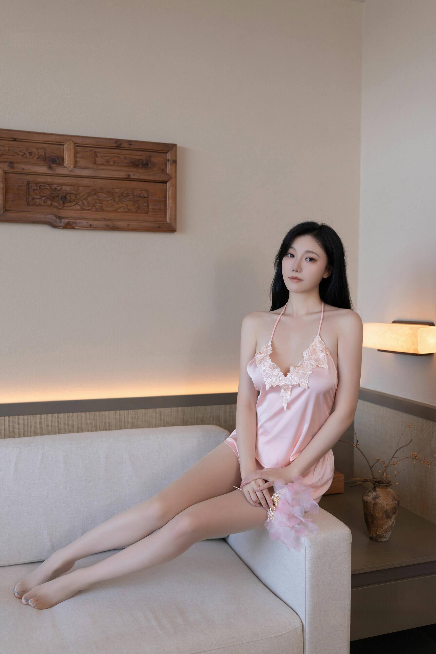 图片[4]Xiuren秀人写真高清美女套图写真下载-看套图[秀人付费] 安然anran 诱人私拍福利 粉肚兜Xiuren秀人写真高清美女套图写真下载-看套图看套图