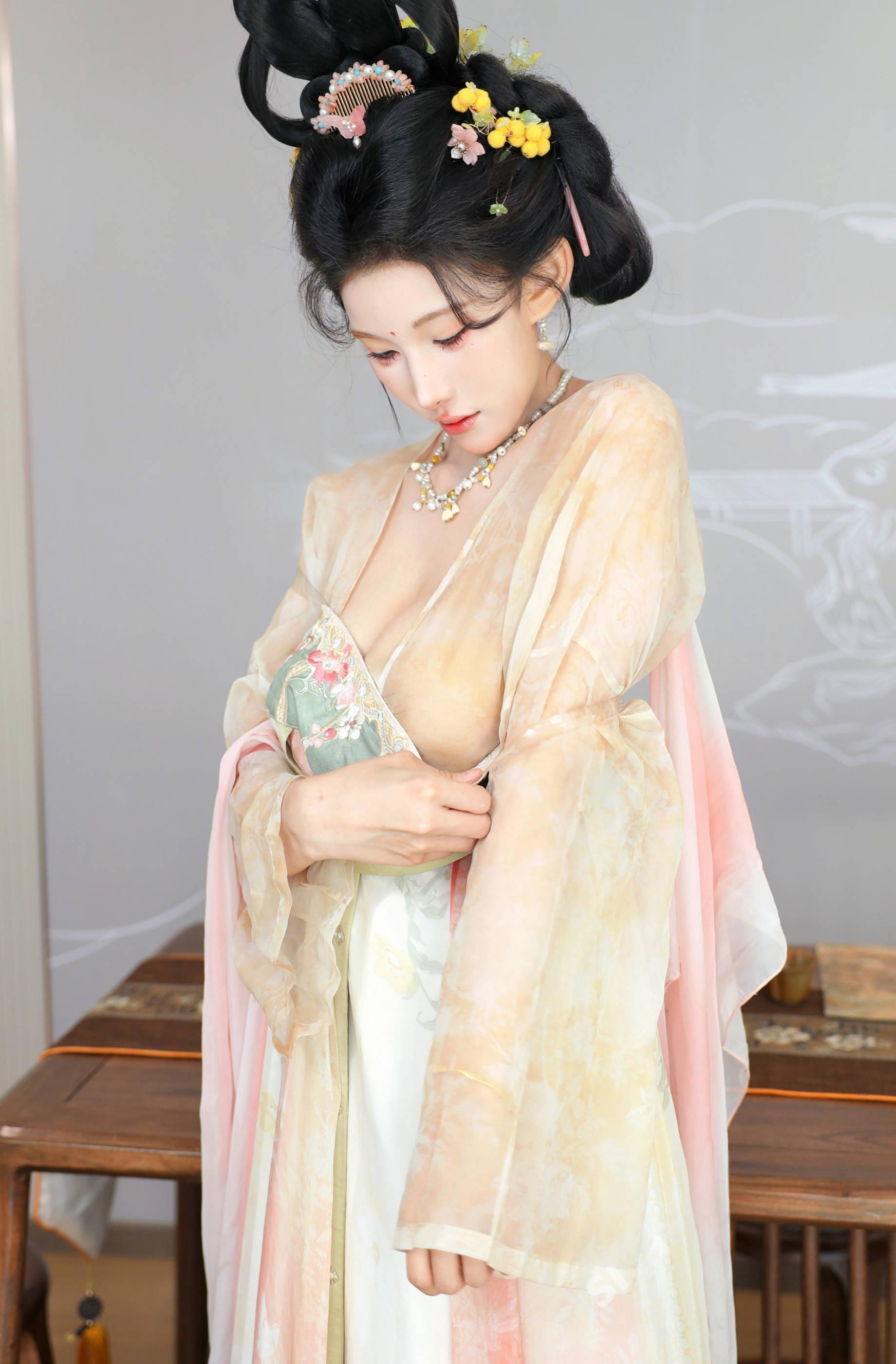 图片[3]Xiuren秀人写真高清美女套图写真下载-看套图[秀人精选] 梨霜儿 诱人私拍福利 梦回大唐Xiuren秀人写真高清美女套图写真下载-看套图看套图