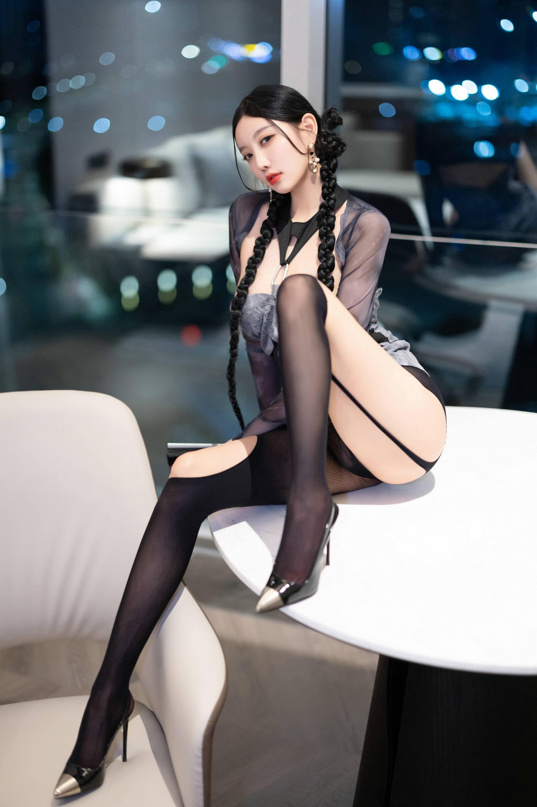 图片[5]Xiuren秀人写真高清美女套图写真下载-看套图[秀人付费] 杨晨晨 诱人私拍福利 魅惑黑丝黑色丁字Xiuren秀人写真高清美女套图写真下载-看套图看套图
