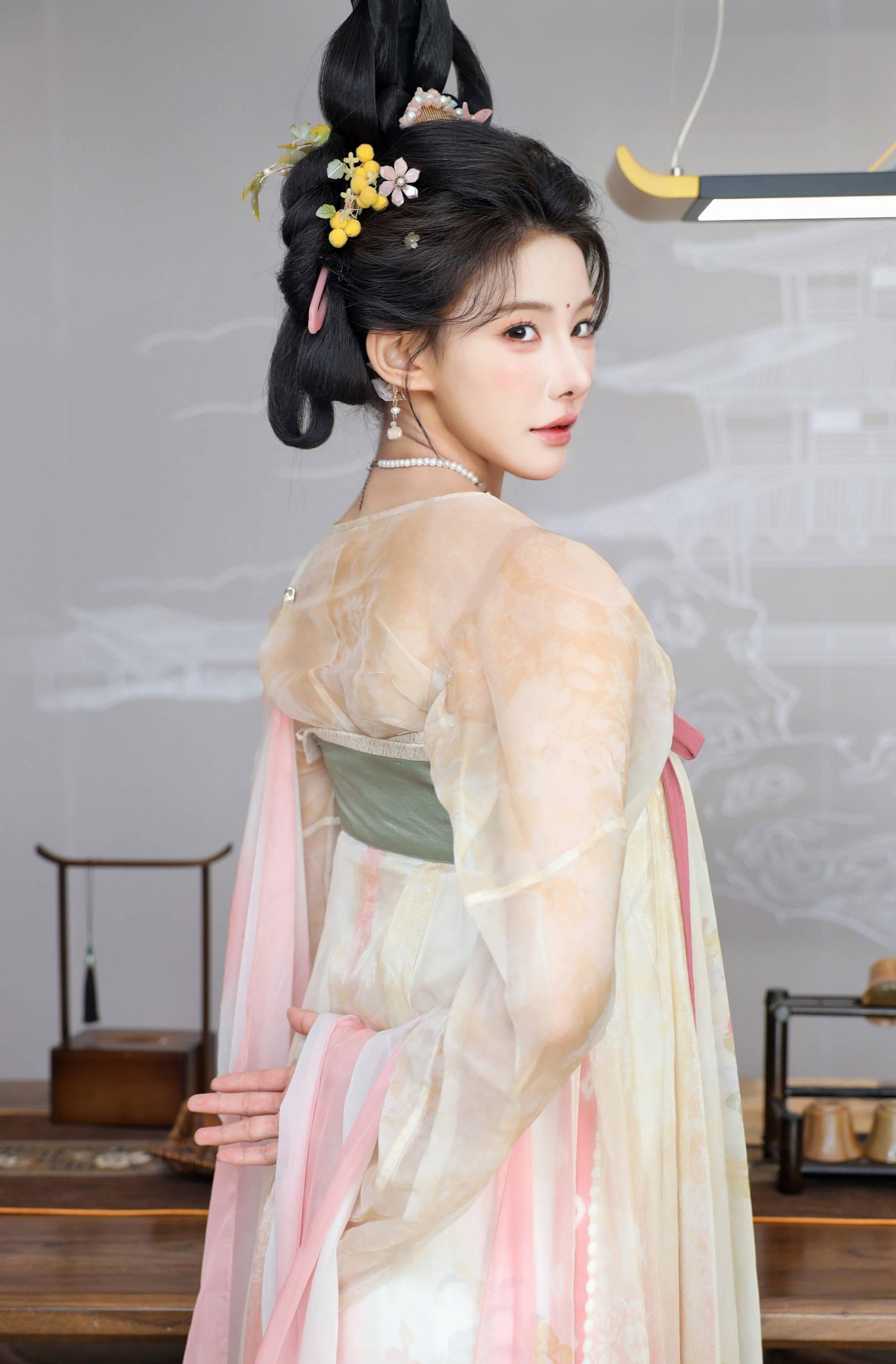 图片[4]Xiuren秀人写真高清美女套图写真下载-看套图[秀人精选] 梨霜儿 诱人私拍福利 梦回大唐Xiuren秀人写真高清美女套图写真下载-看套图看套图