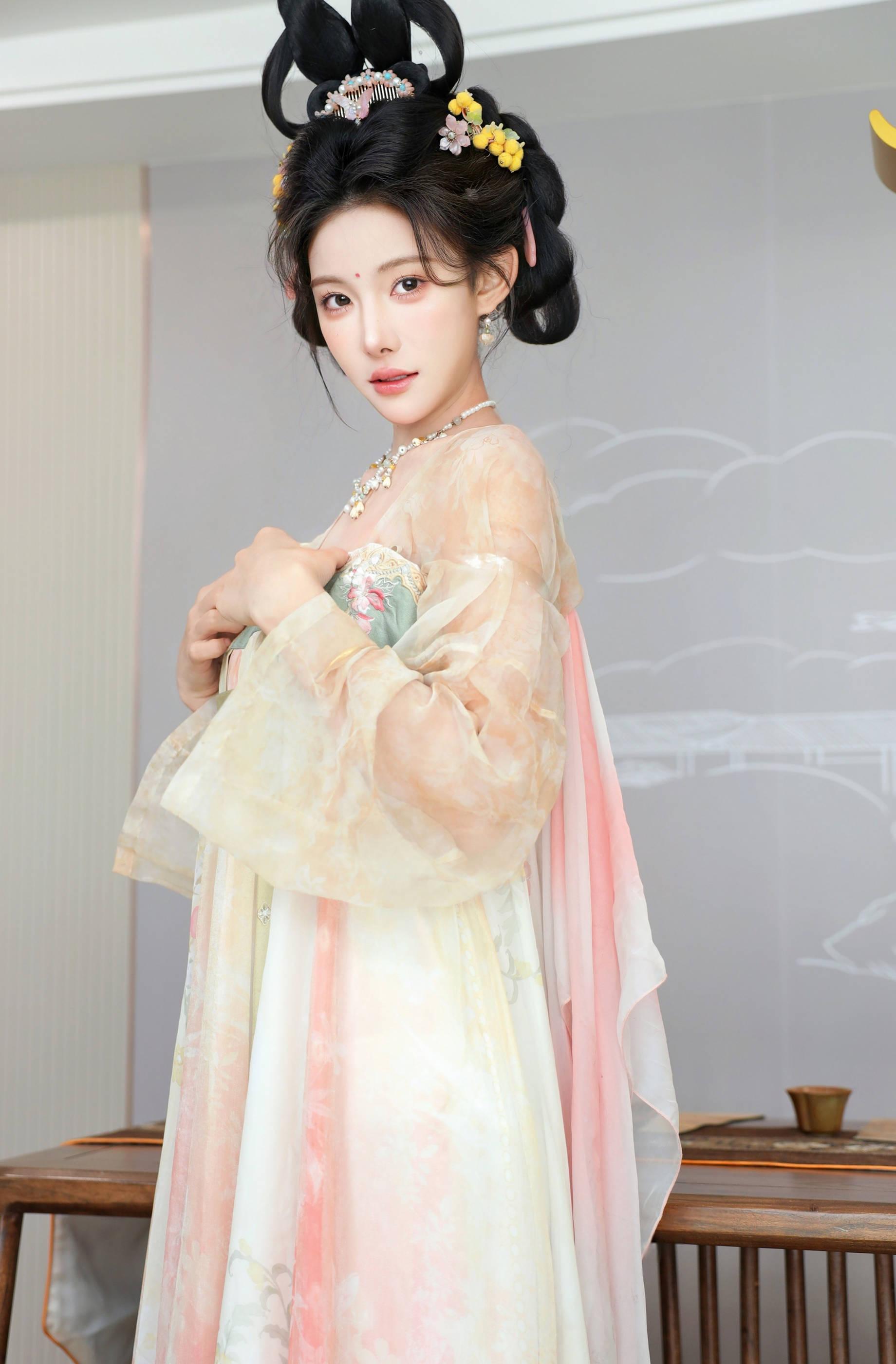 图片[5]Xiuren秀人写真高清美女套图写真下载-看套图[秀人精选] 梨霜儿 诱人私拍福利 梦回大唐Xiuren秀人写真高清美女套图写真下载-看套图看套图