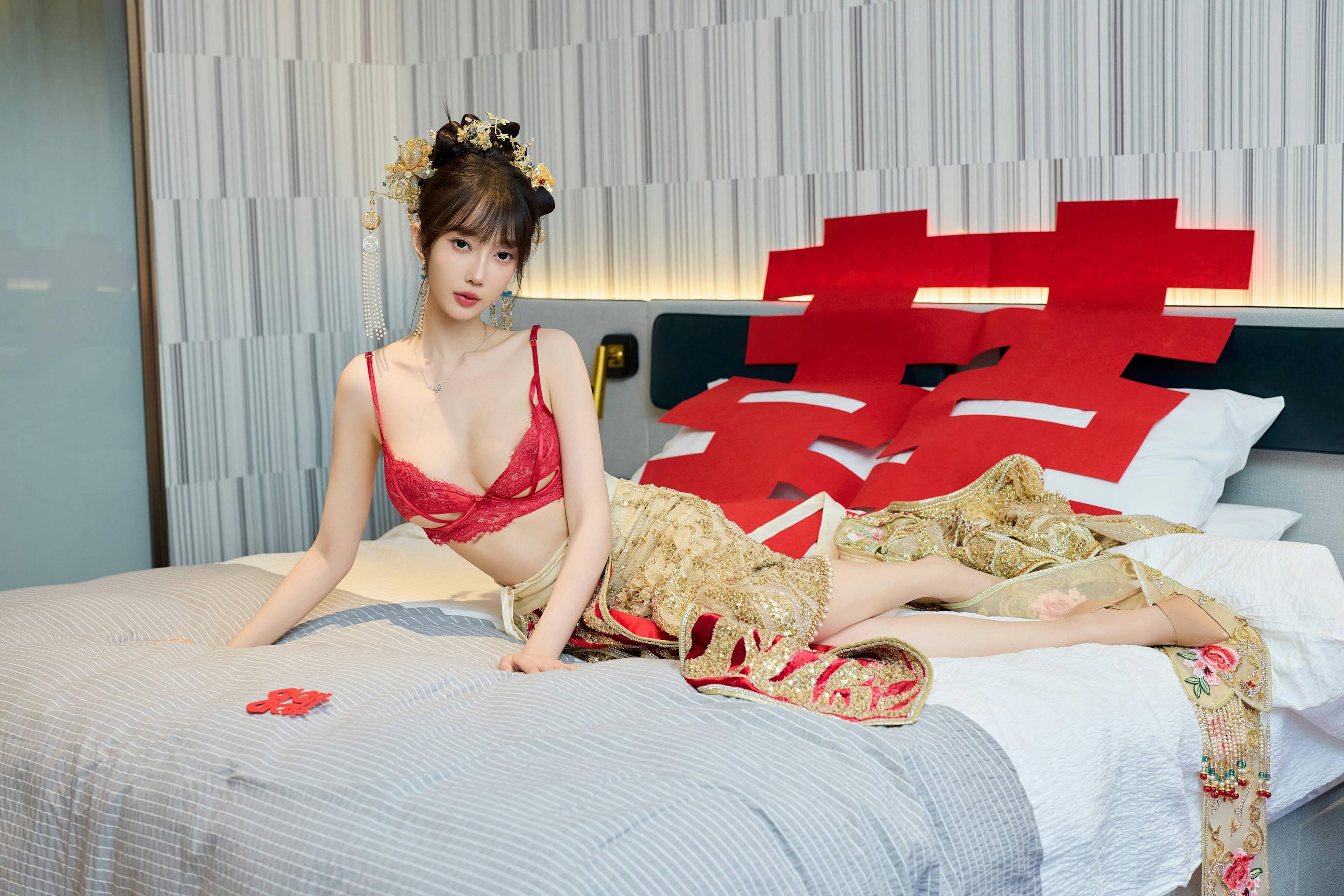 图片[4]-[秀人付费] 玥儿玥er 诱人私拍福利 婚纱制服诱惑-看套图